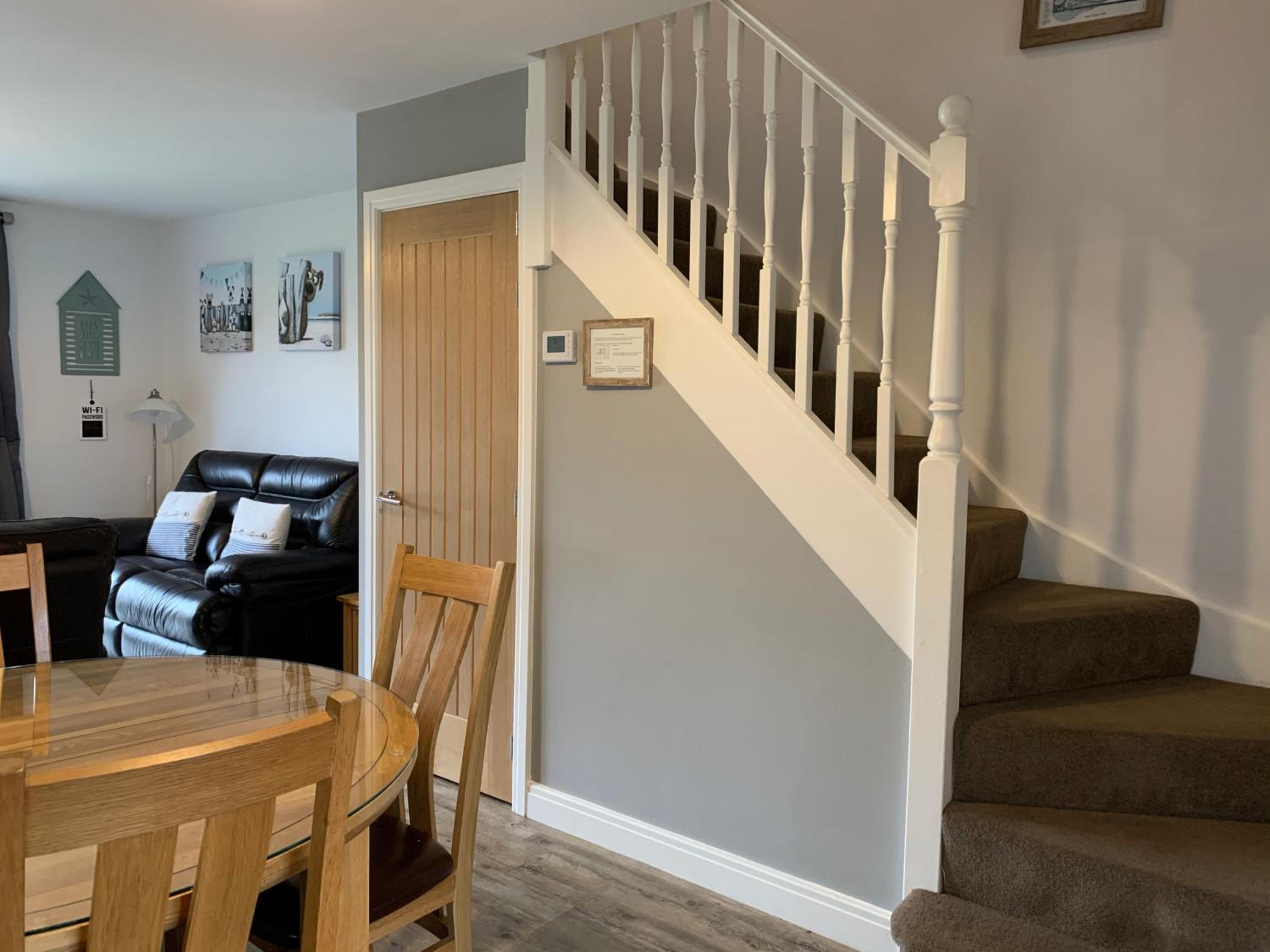 Prospect Cottage, The Bay, balcony, 2 bedrooms, patio, parking nearby, 2 dogs welcome view 5
