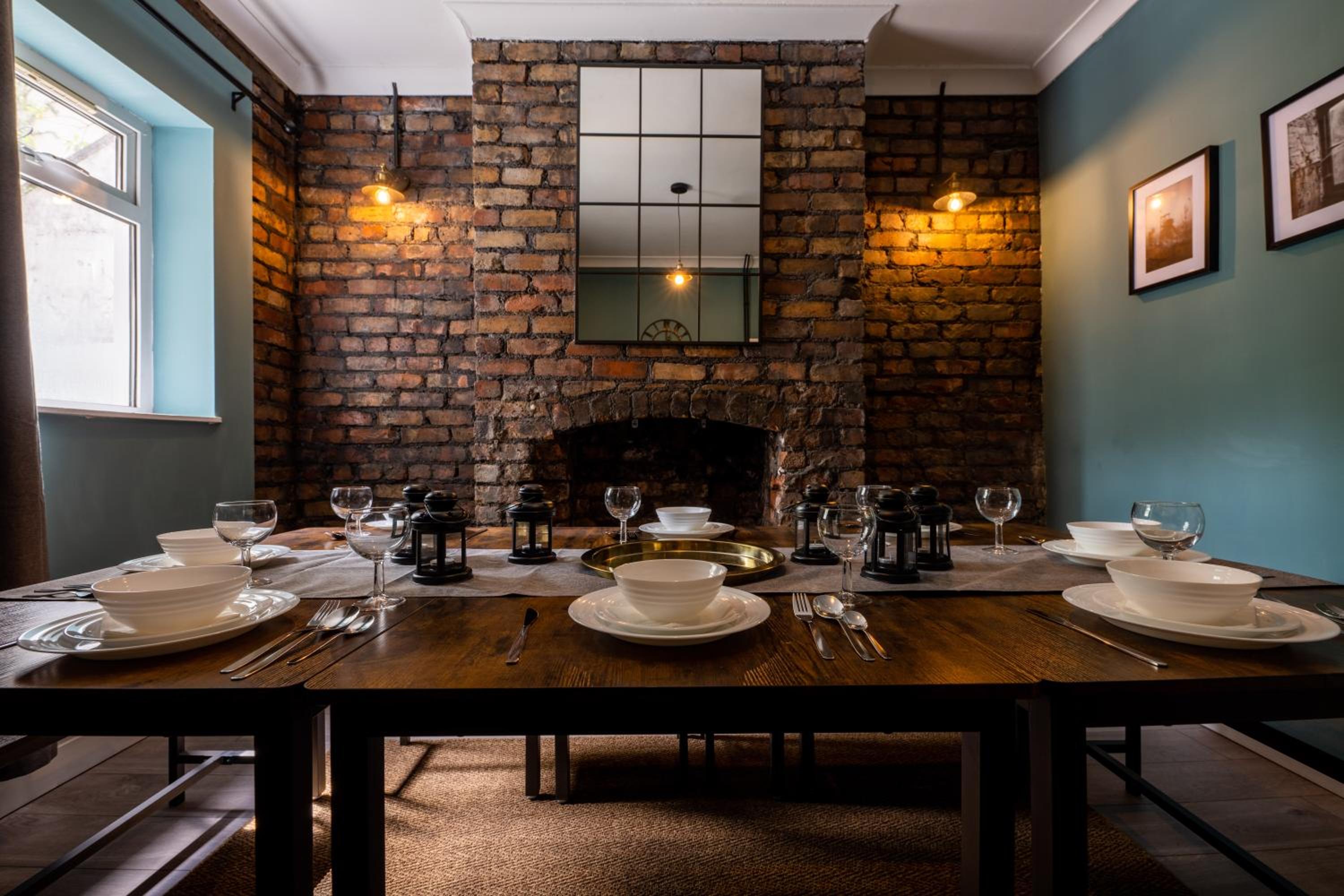 Stunning Townhouse - 7 bedrooms - up to 18 Guests