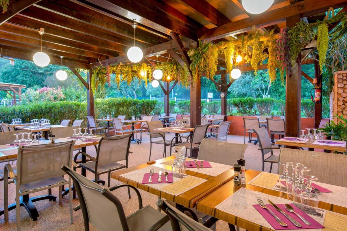 restaurant