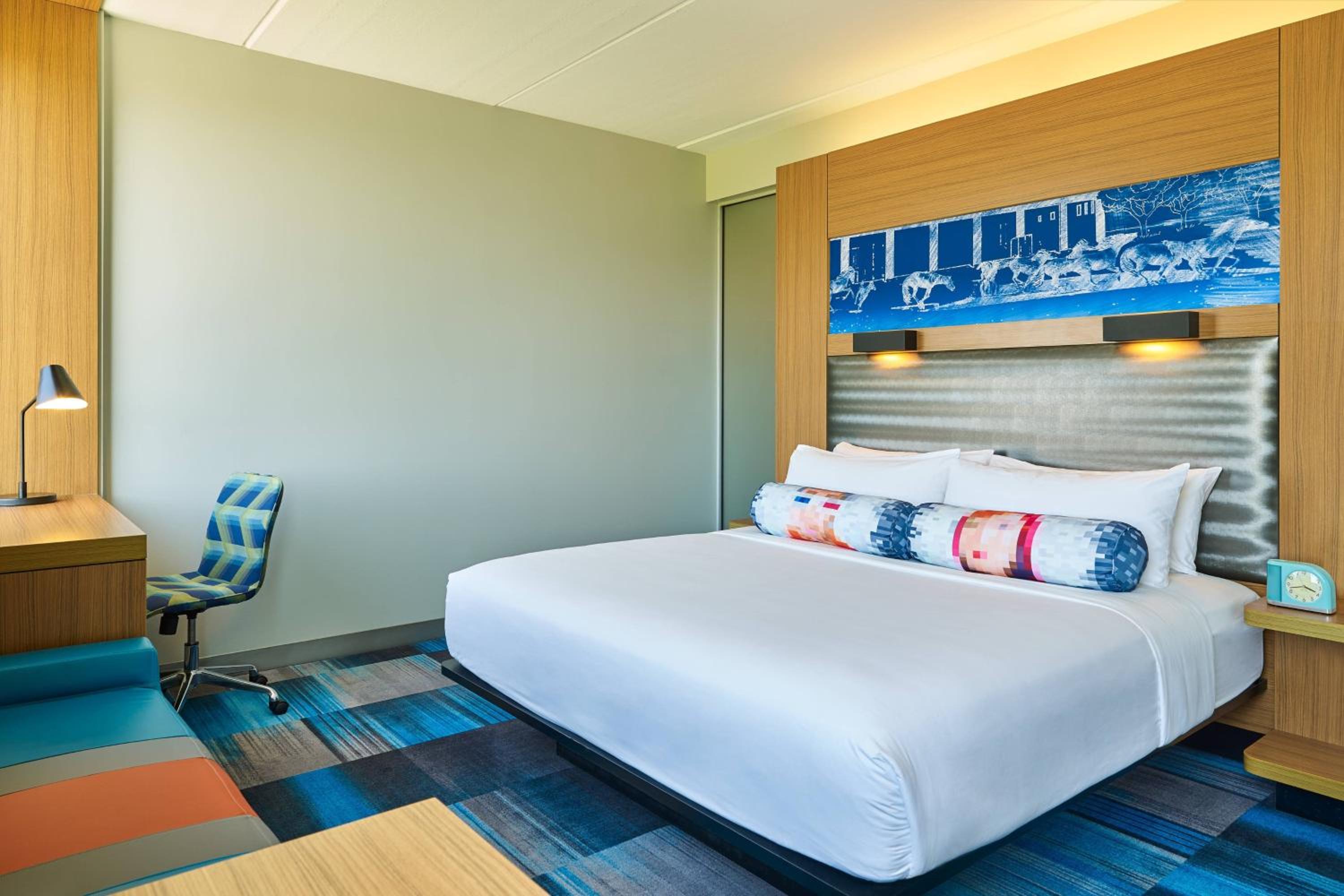 Summit County Vacations - Aloft Hotel Frisco - Property Image 11