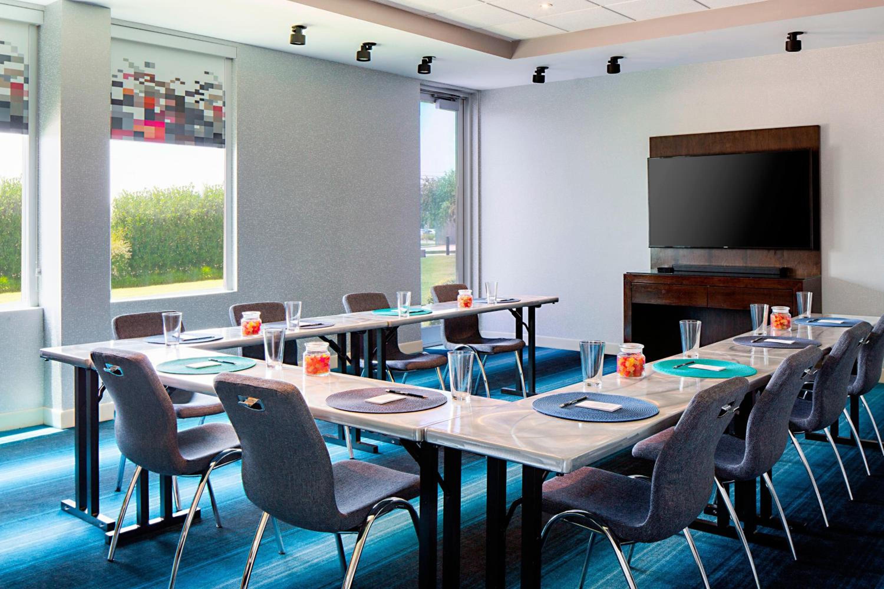 Summit County Vacations - Aloft Hotel Frisco - Property Image 15