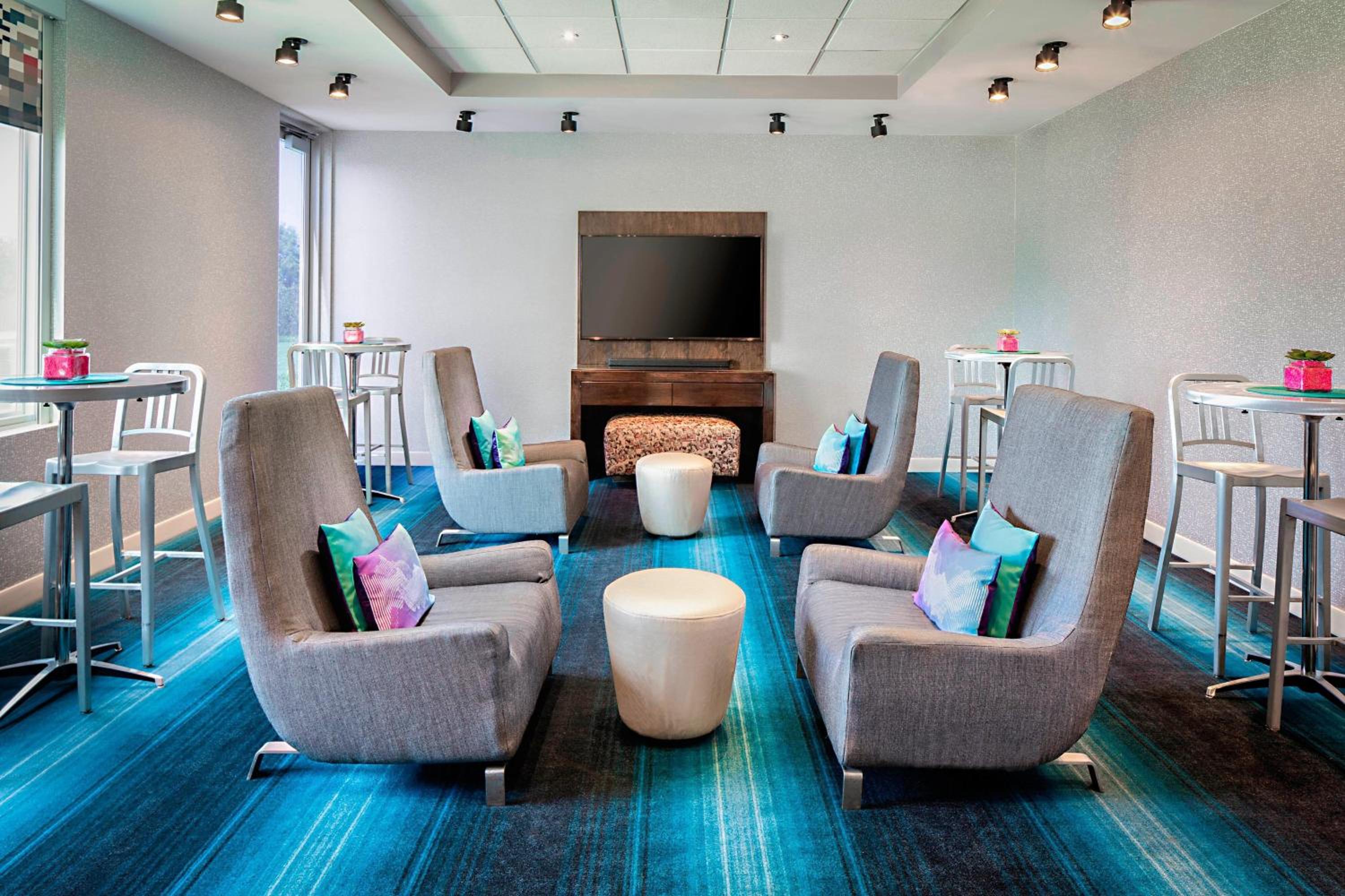 Summit County Vacations - Aloft Hotel Frisco - Property Image 14