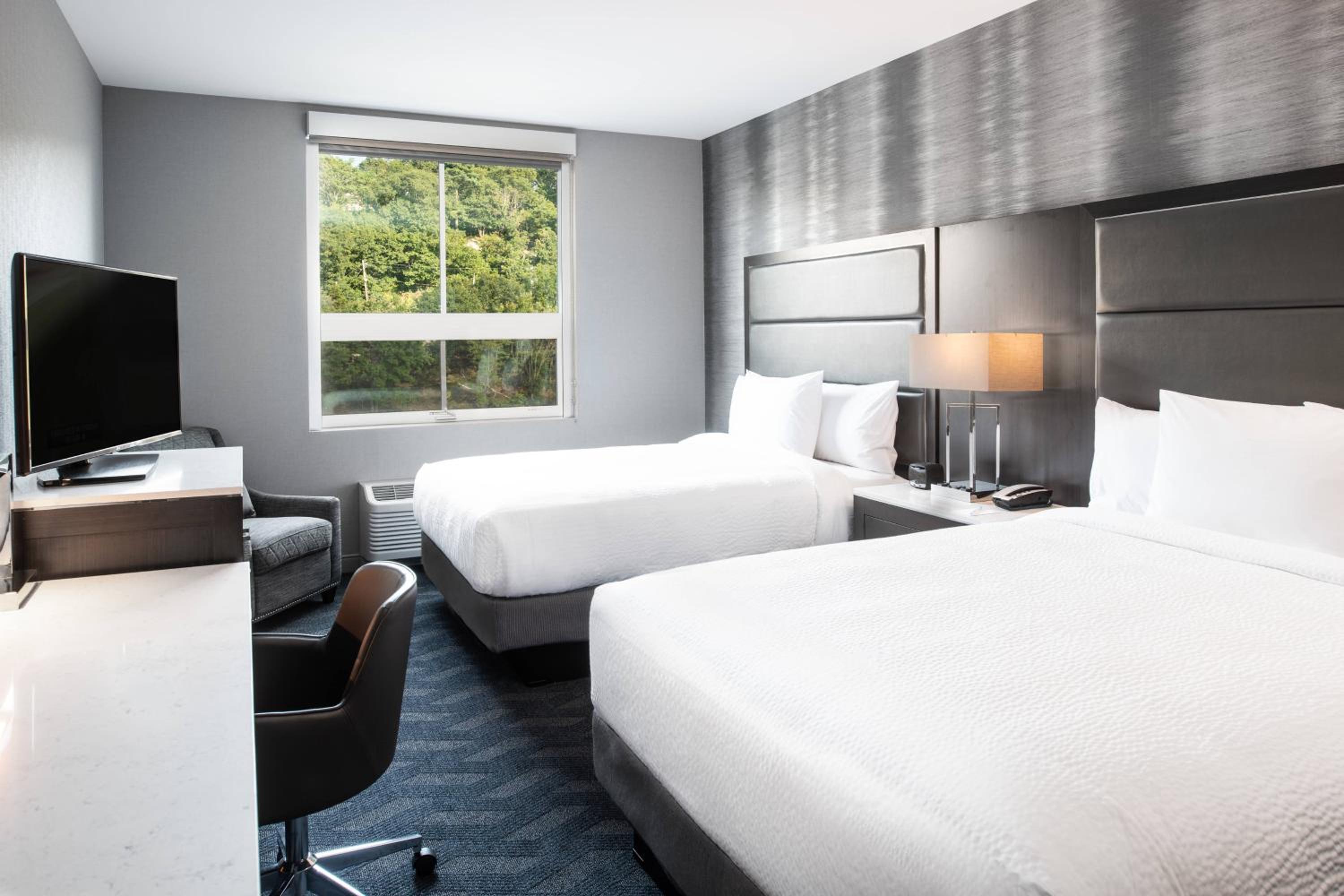 Fairfield Inn  Suites by Marriott Boston Waltham - Property Image 9