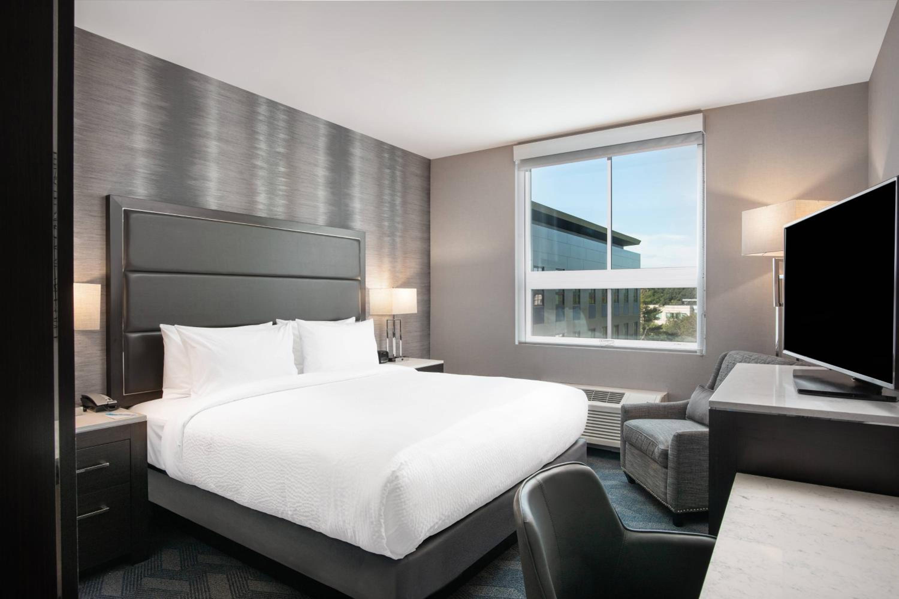 Fairfield Inn  Suites by Marriott Boston Waltham - Property Image 6