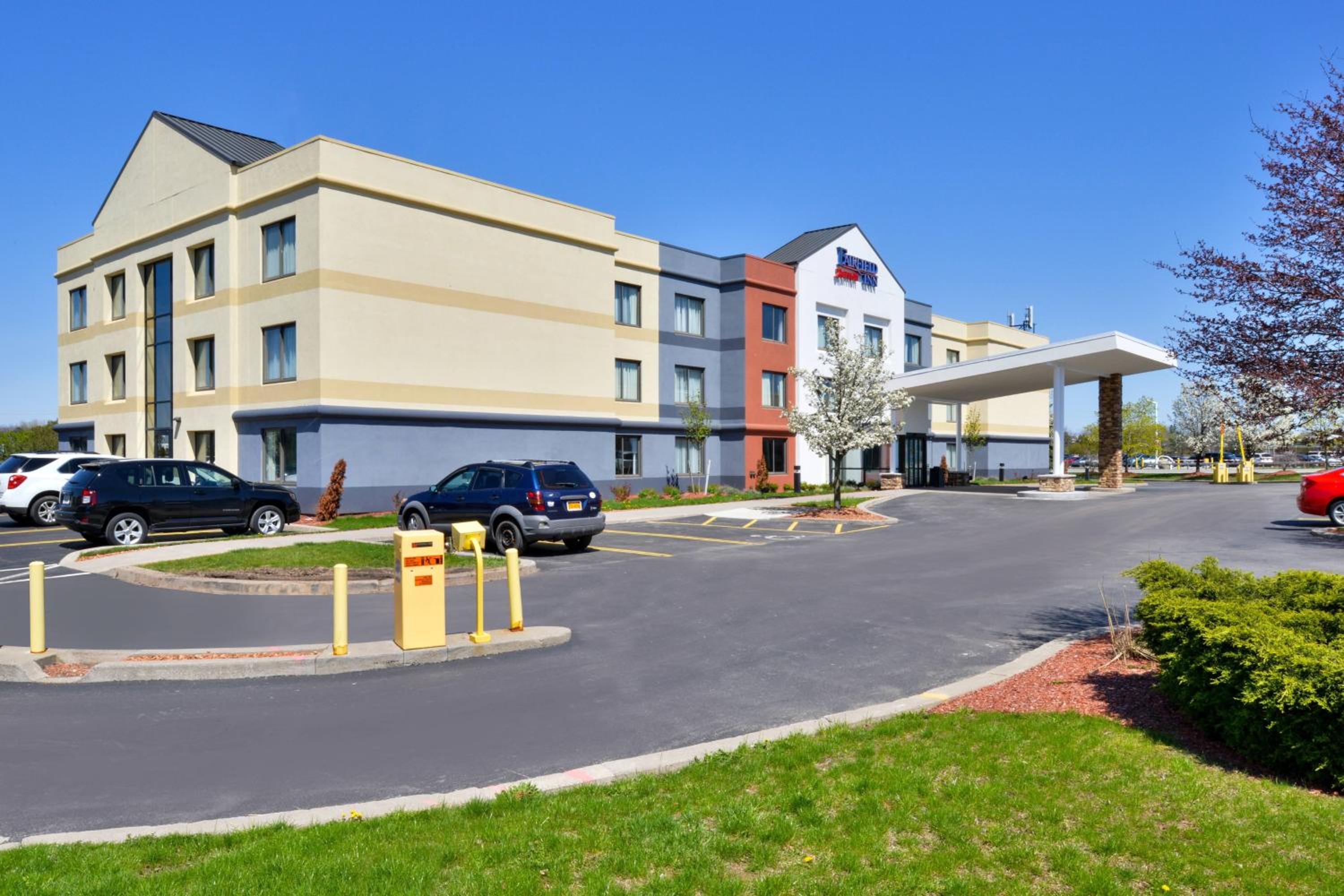 Hotel Fairfield Inn Rochester Airport - Image 1