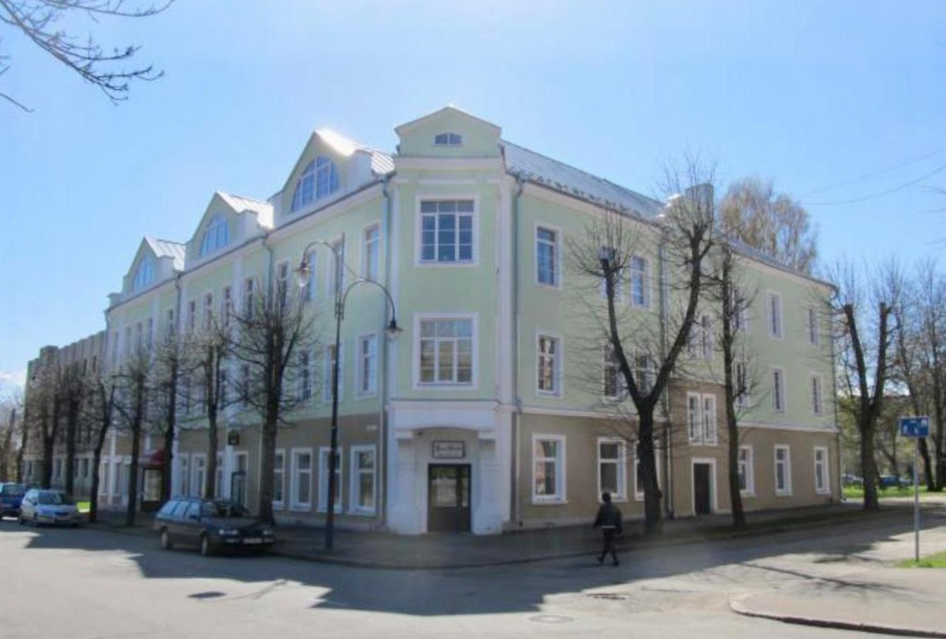 Avers House