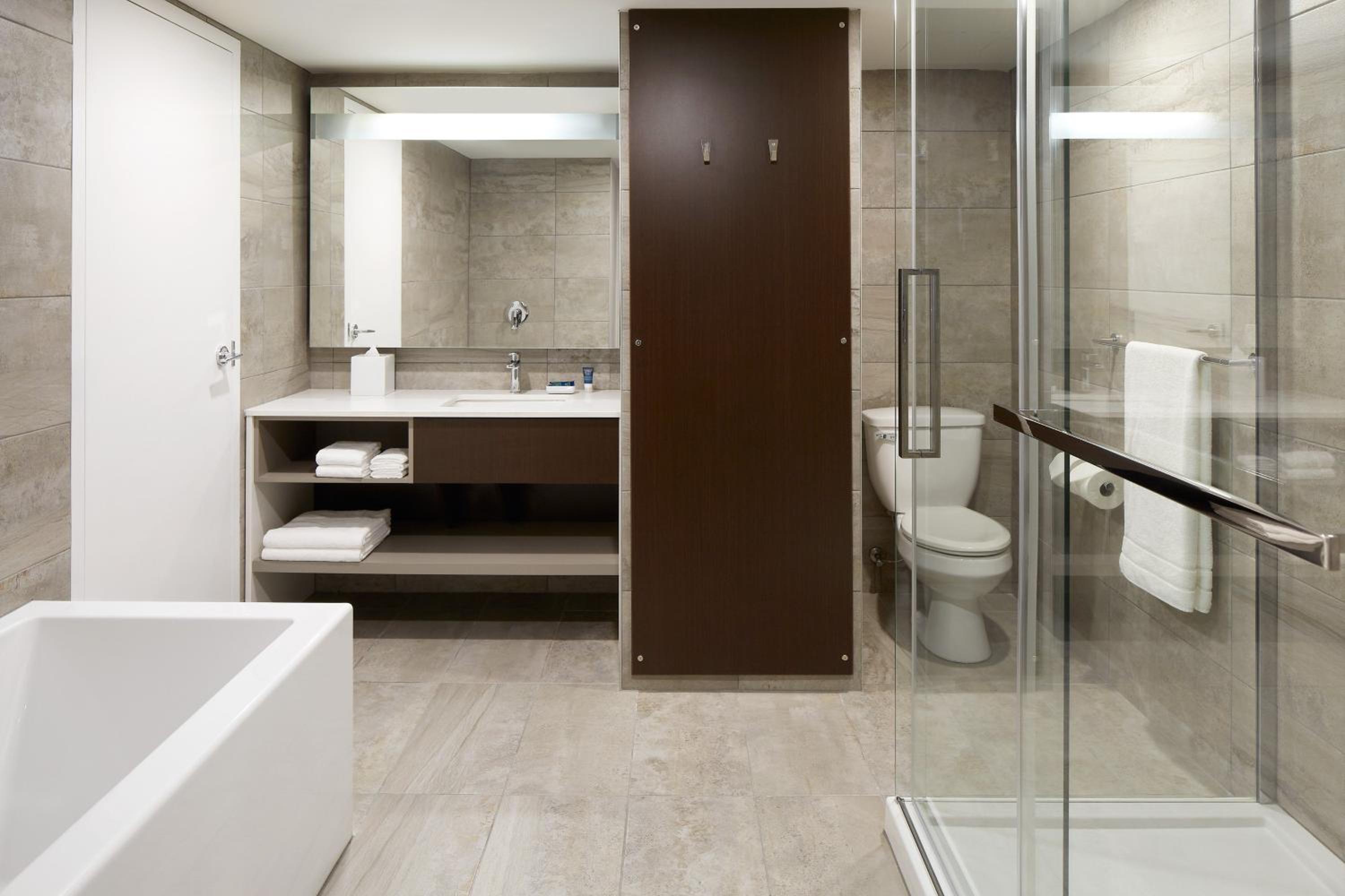 Levis Vacations - Four Points by Sheraton Levis Convention Centre - Property Image 15