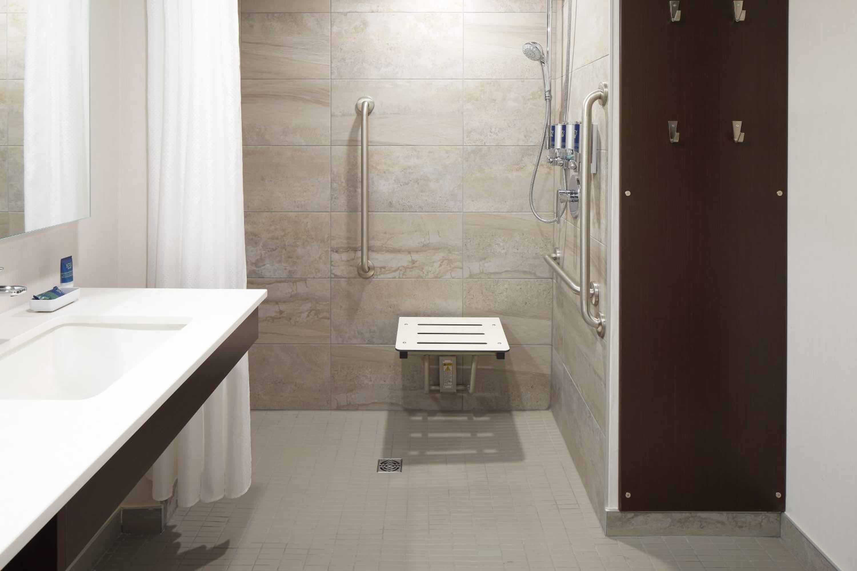 Levis Vacations - Four Points by Sheraton Levis Convention Centre - Property Image 33