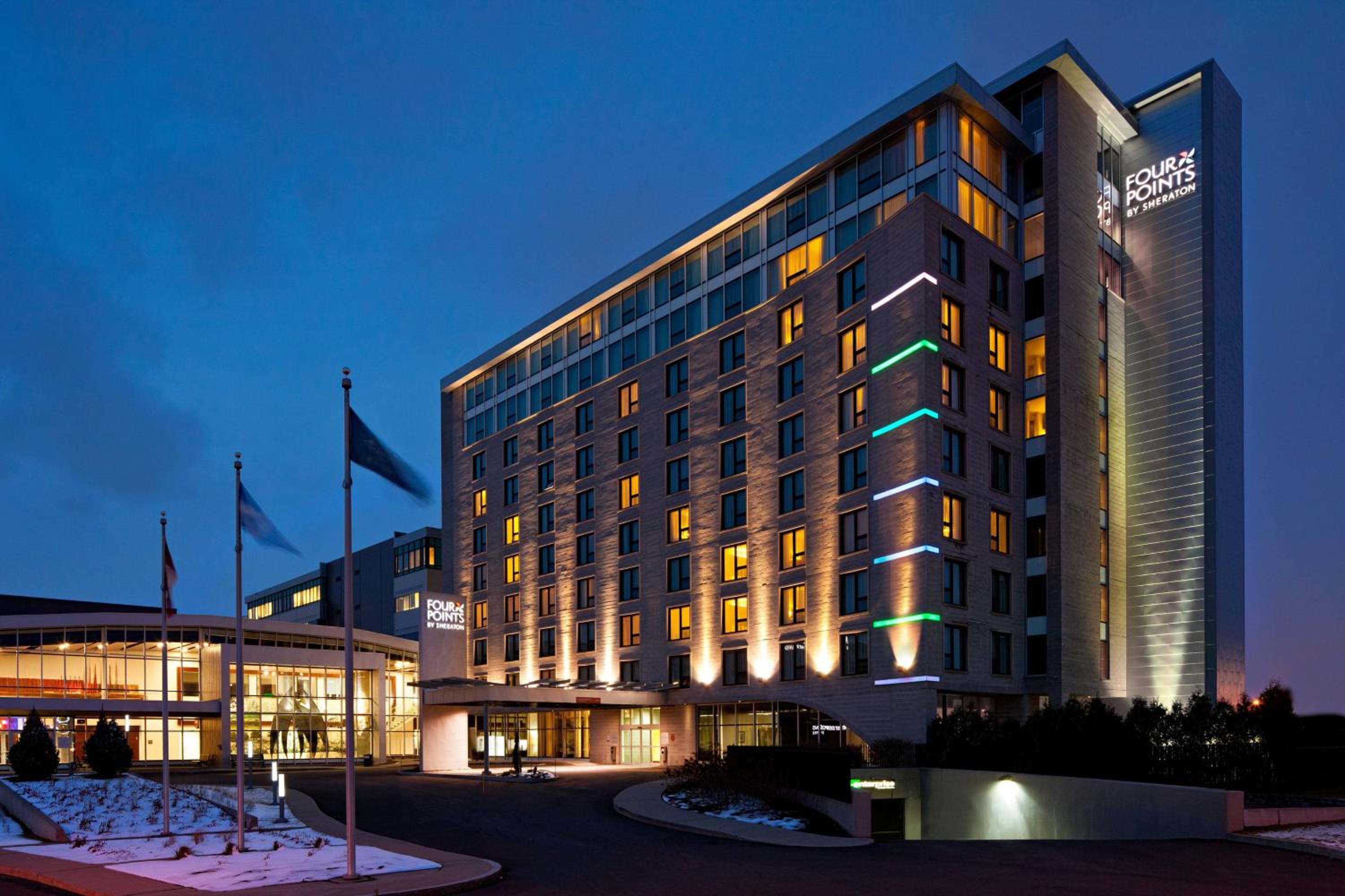 Levis Vacations - Four Points by Sheraton Levis Convention Centre - Property Image 5