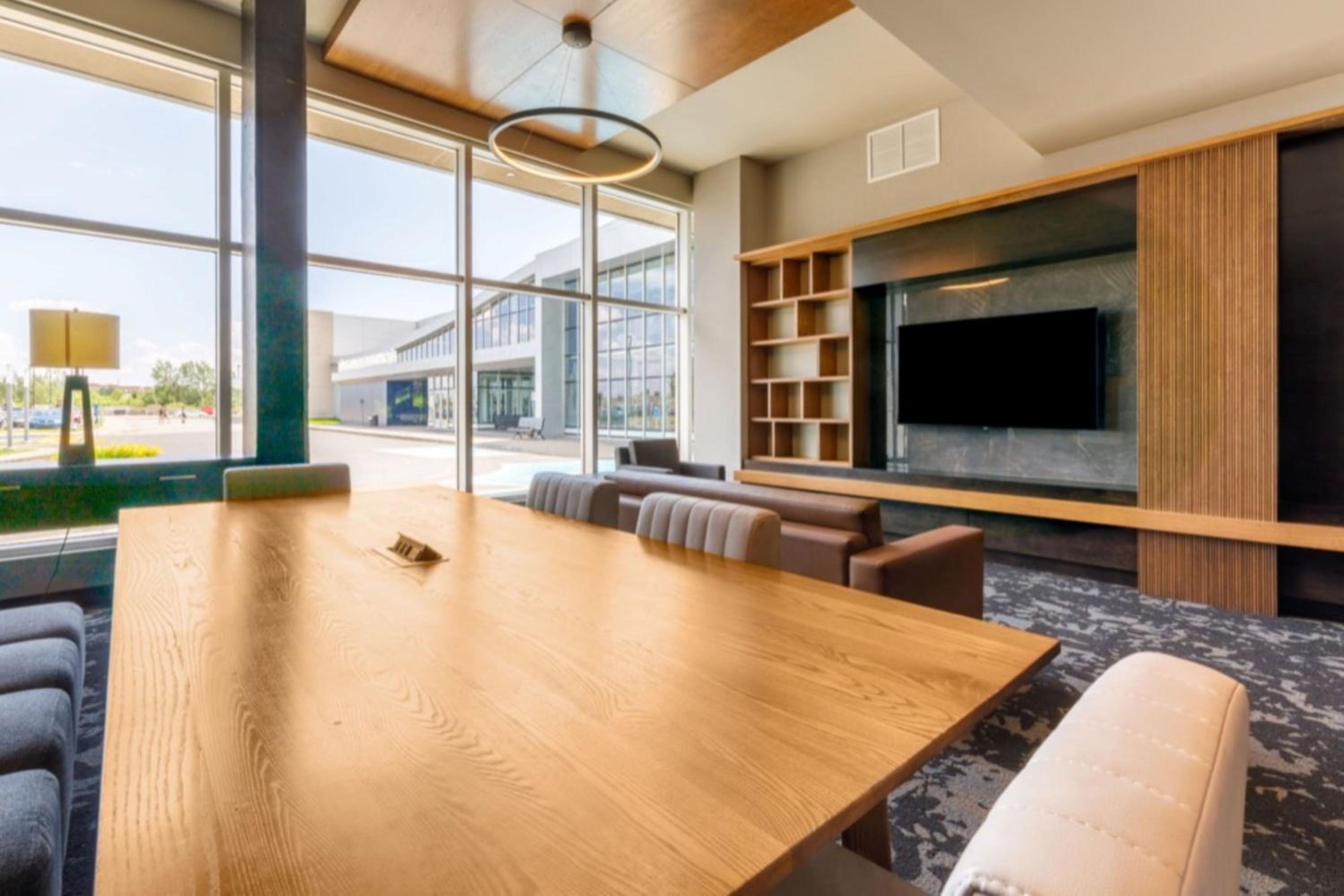 Levis Vacations - Four Points by Sheraton Levis Convention Centre - Property Image 8