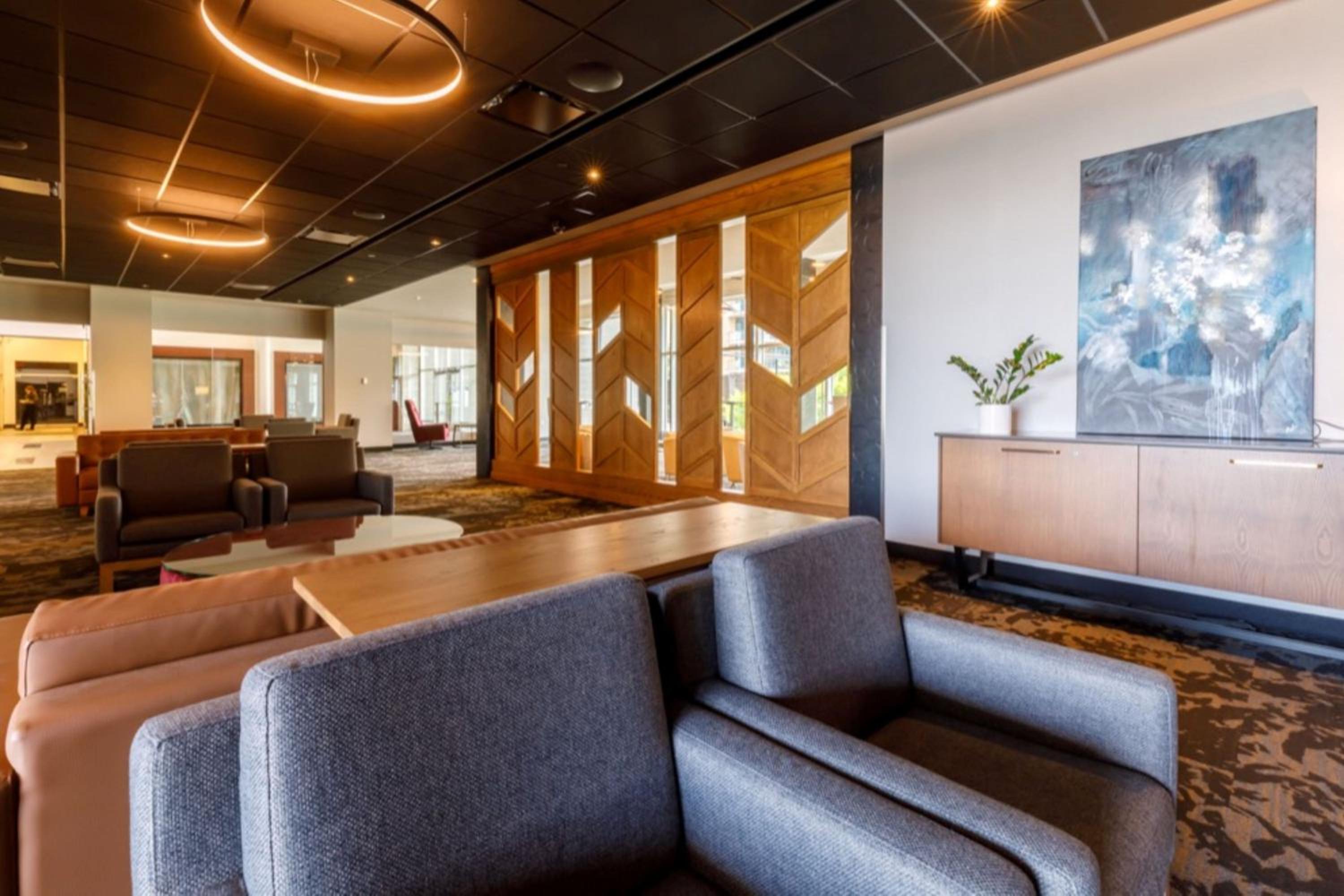 Levis Vacations - Four Points by Sheraton Levis Convention Centre - Property Image 2