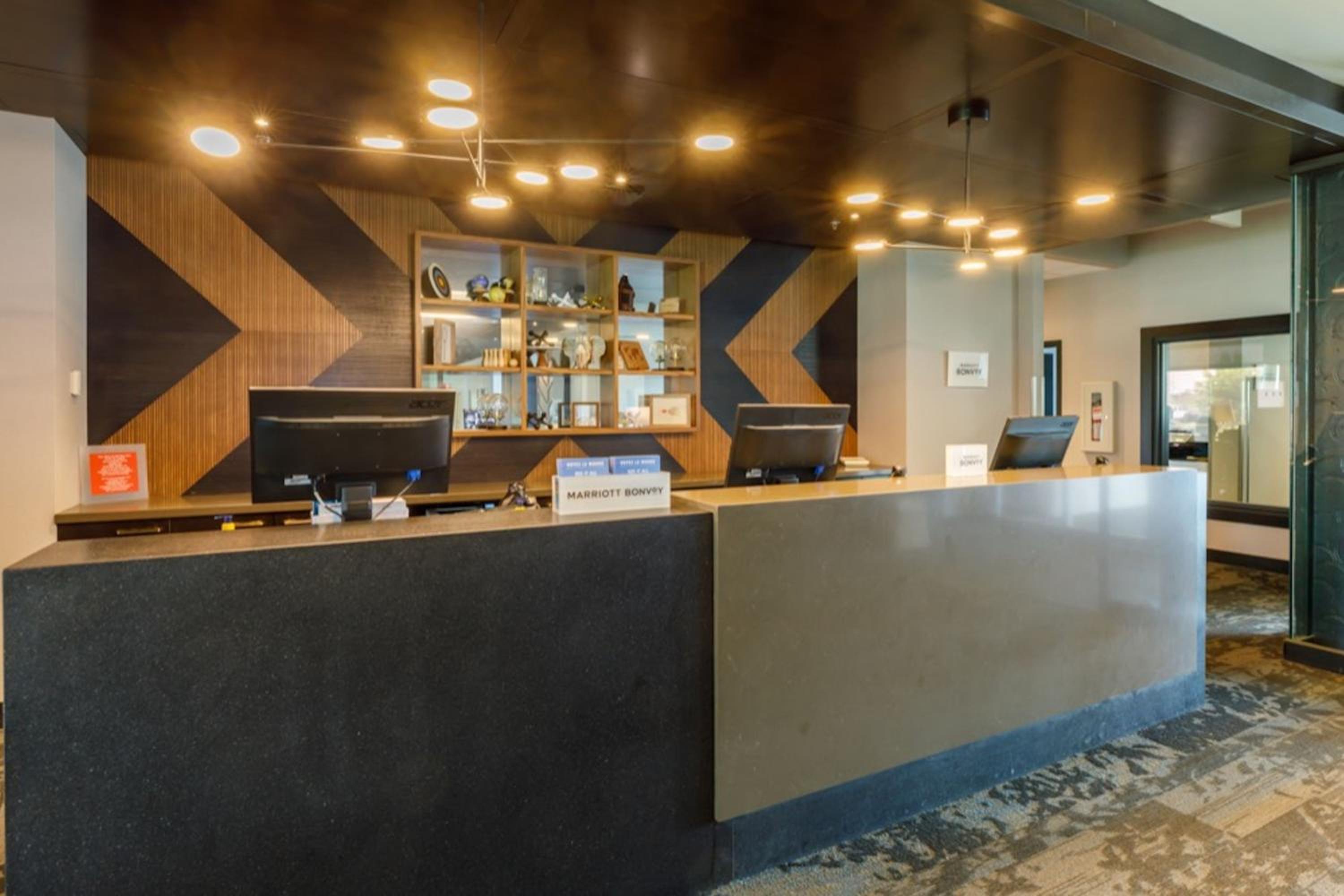Levis Vacations - Four Points by Sheraton Levis Convention Centre - Property Image 18