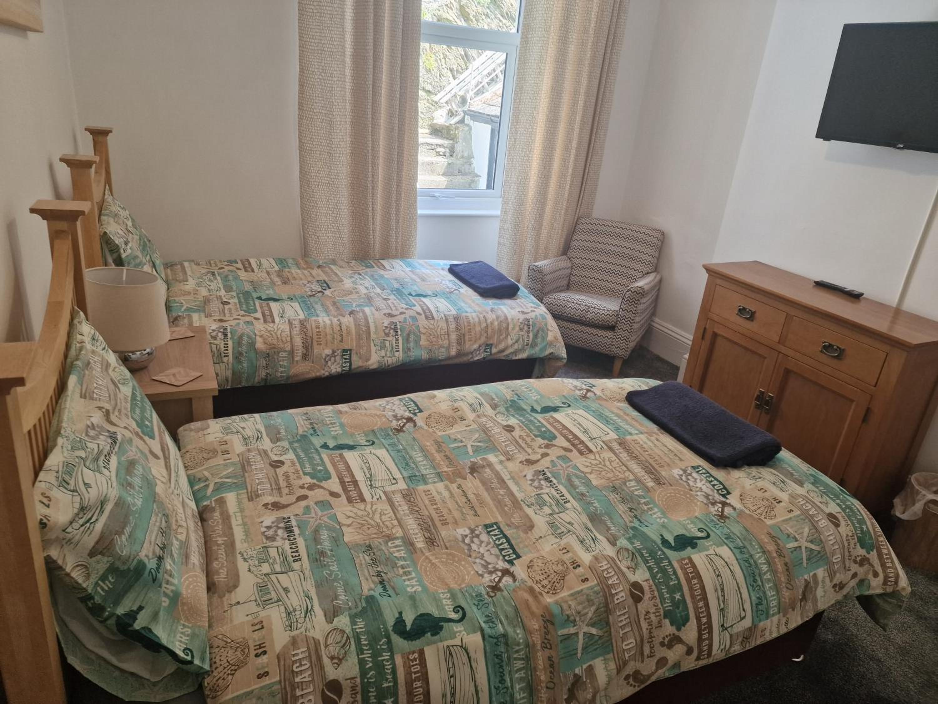 Looe Spacious 4 Double bedroom House Sleeps 9 Harbour River Views