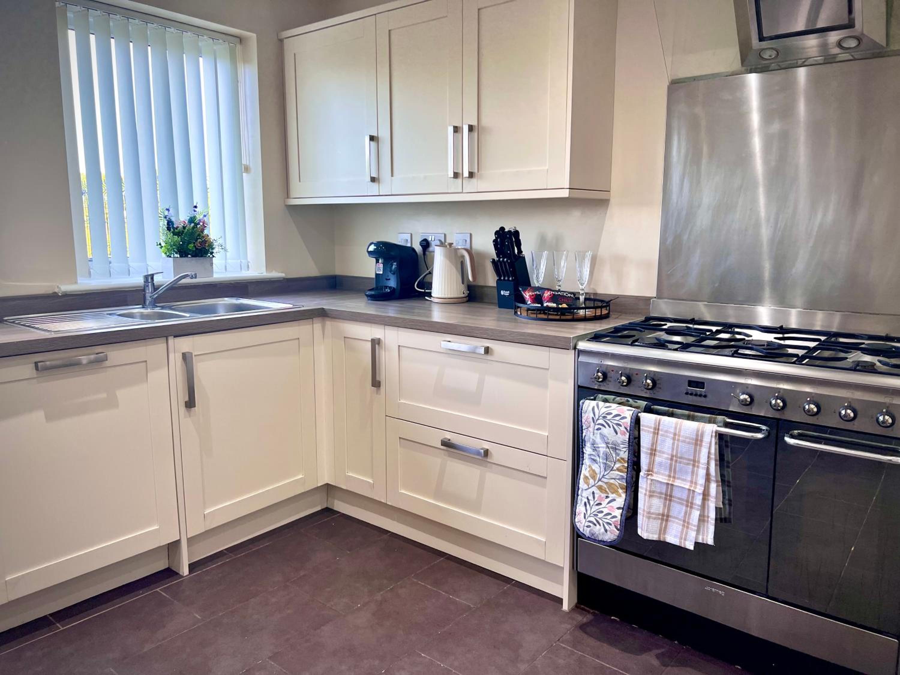 Syster Properties Leicester LE3 Comfy Casa Stay with Free Parking in Quiet Area