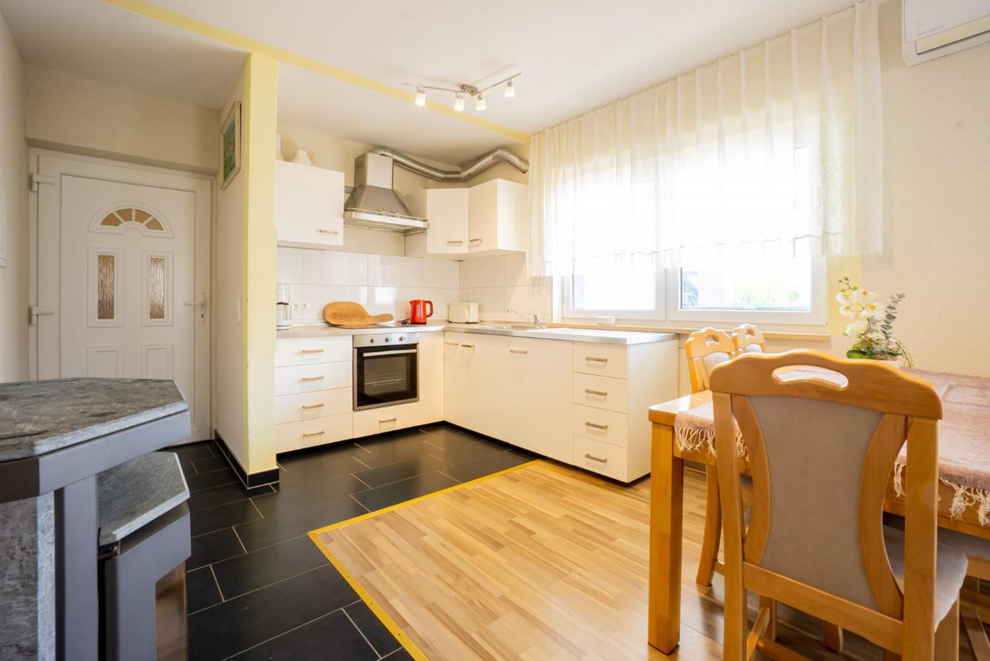 Glumac modern apartment in Novalja center view 4