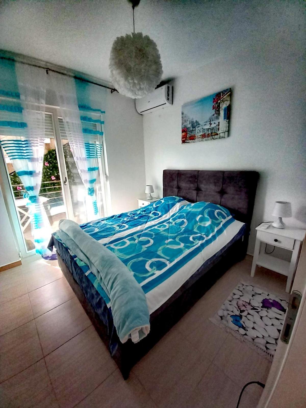 Ariya mare apartman Risan Montenegro, na plaži view 2