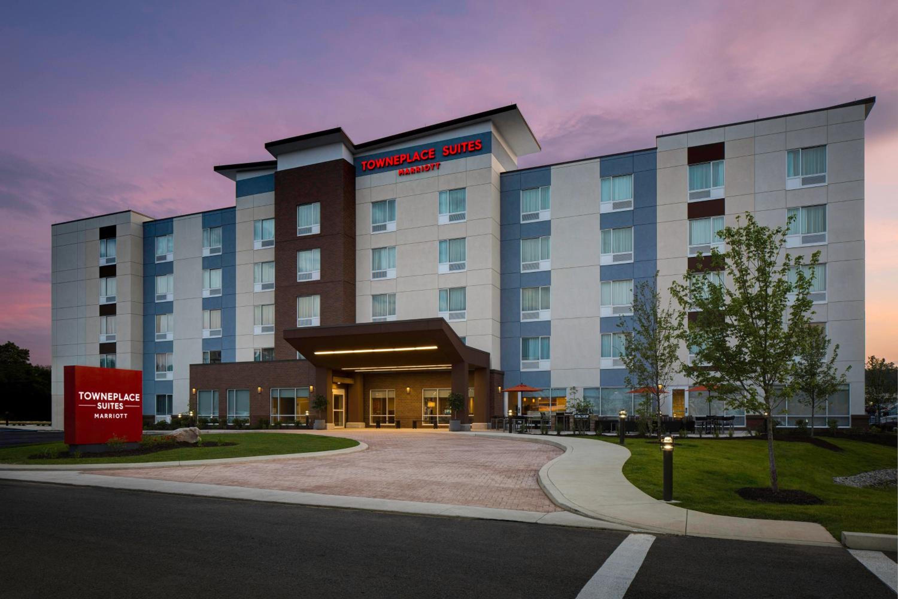 Hotel TownePlace Suites by Marriott Pittsburgh Harmarville - Image 1