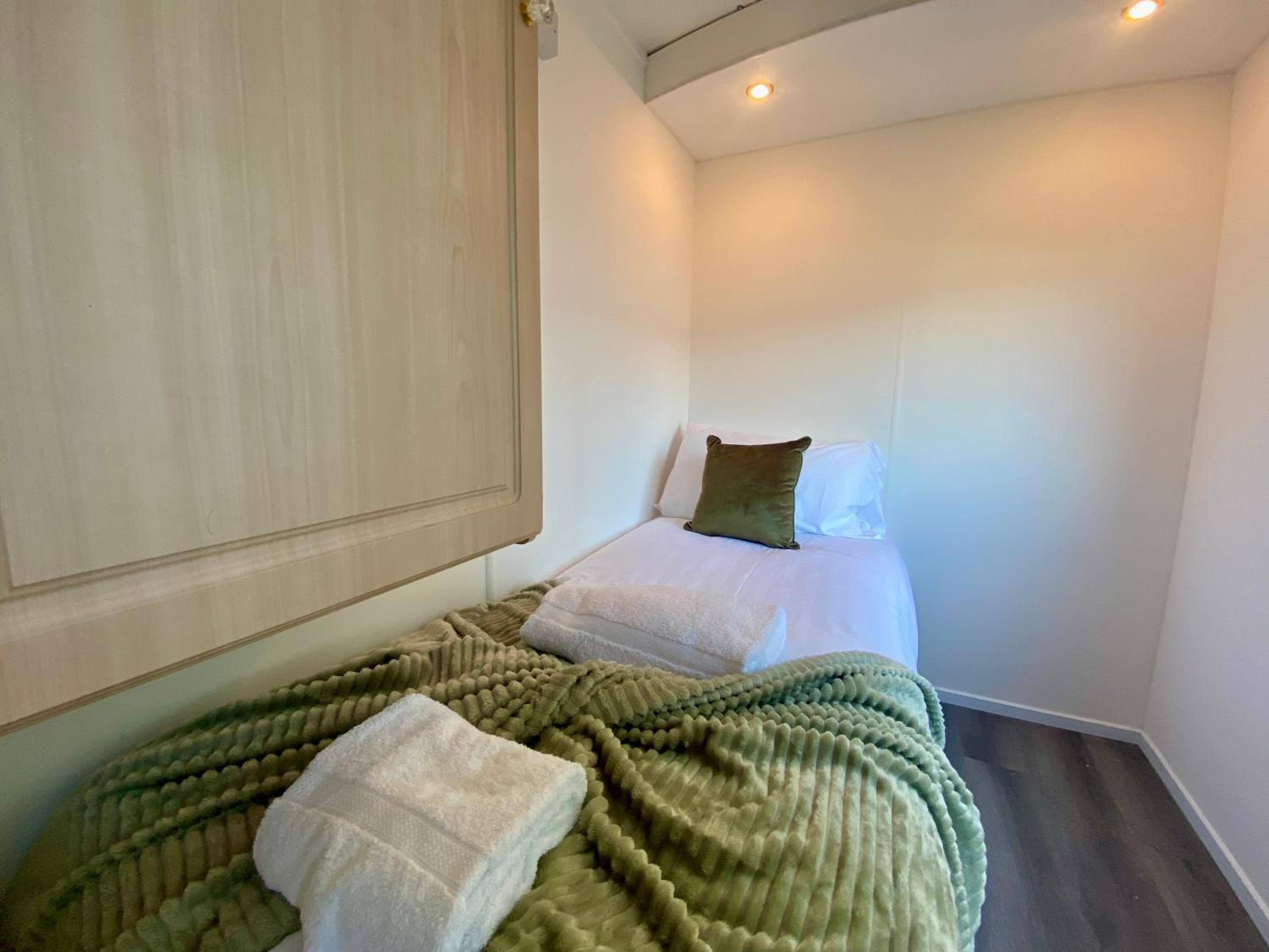 Elletson Park Wood fired Hot tubs, Caravans & Pods view 5