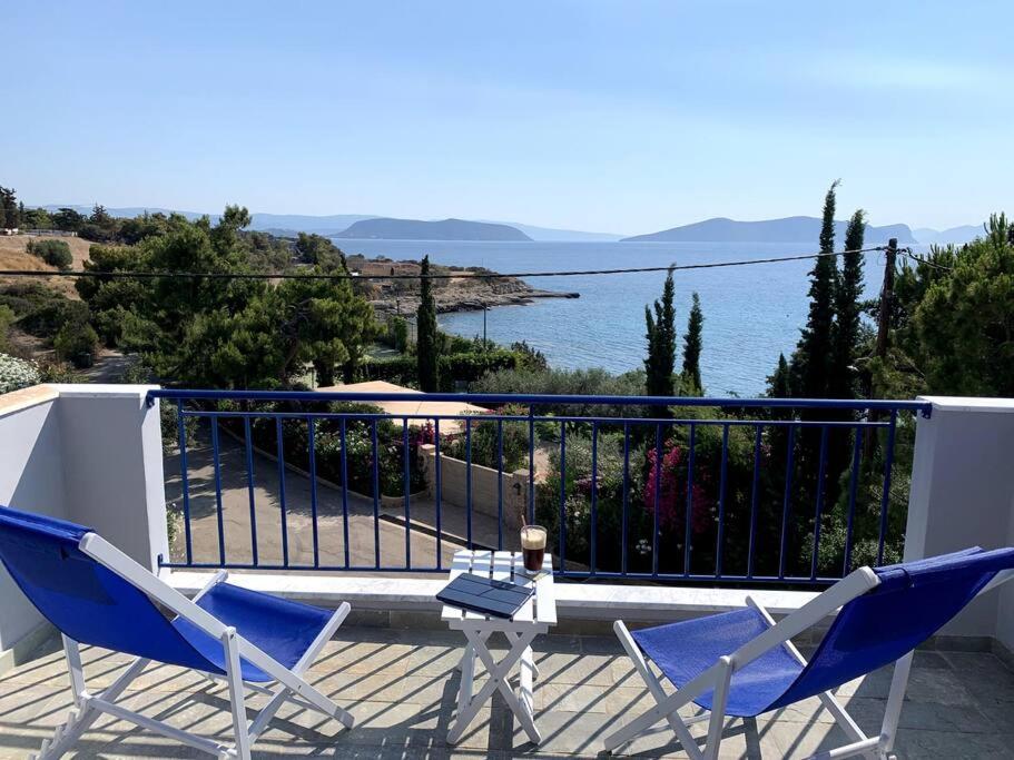 Beautiful summer house 5' from the beach