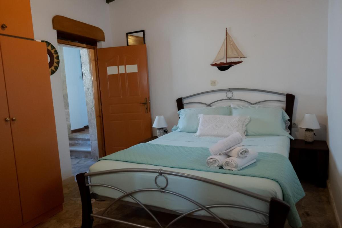 Gioia Traditional House view 2