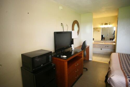 Victoria Vacations - Americas Best Value Inn - Edna - Property Image 4