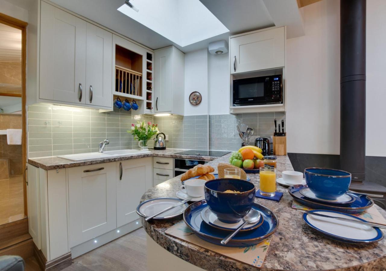 1 Bed in Clappersgate oc-gl083