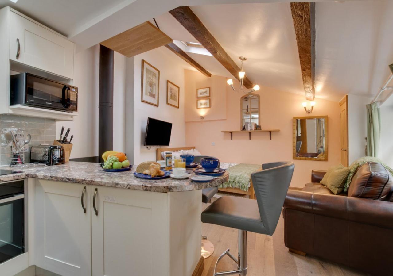 1 Bed in Clappersgate oc-gl083