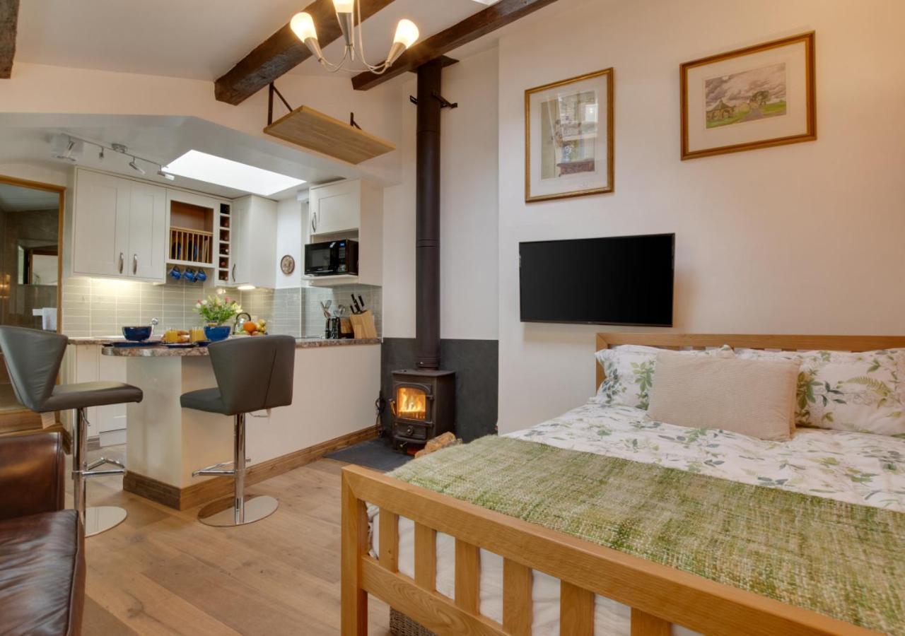 1 Bed in Clappersgate oc-gl083