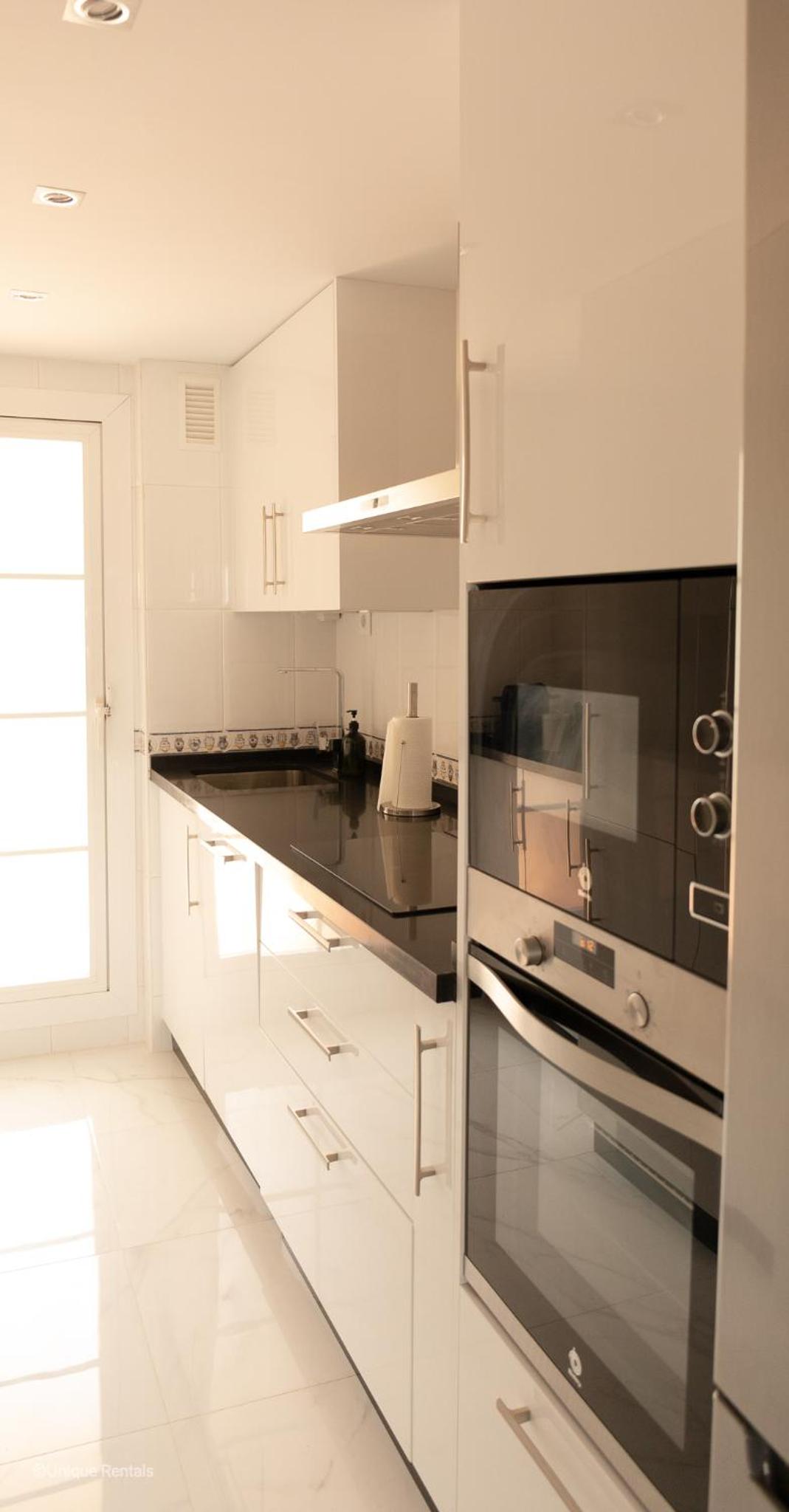 High-End 2 Bedroom Sea View Apartment in Puerto Banus view 4