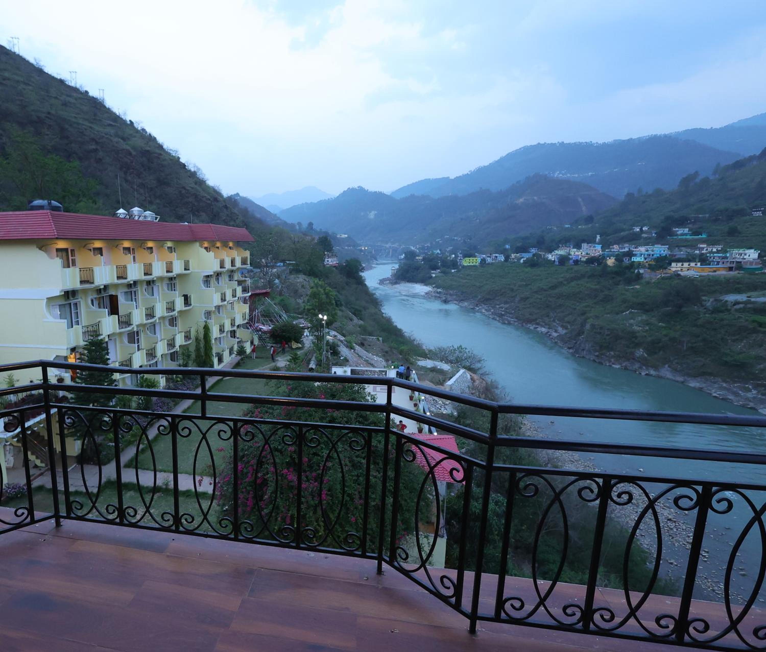 Riverside Resorts