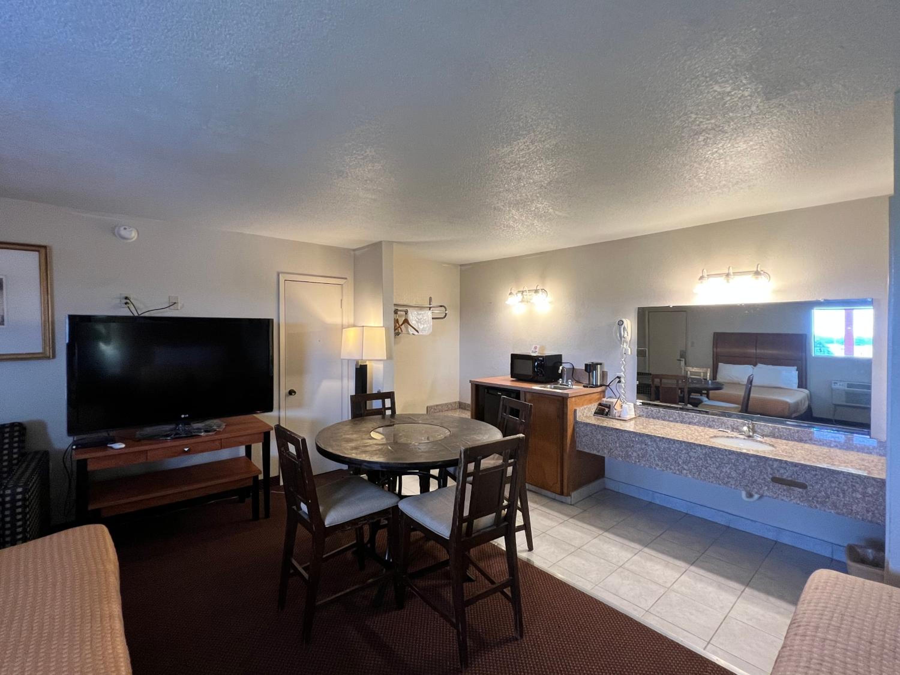 Americas Best Value Inn - Edna - Property Image 10