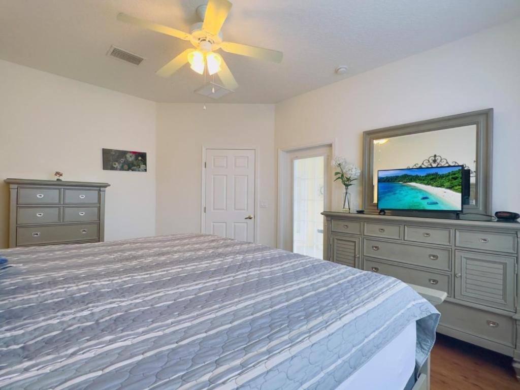 Fantastic 4 BR Home With Private Pool & Spa 137MH villa view 5