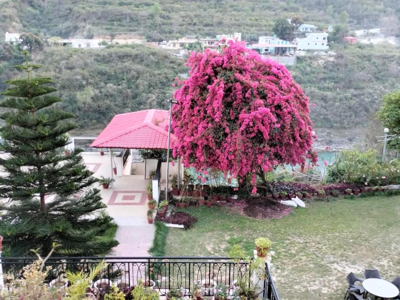 Riverside Resorts