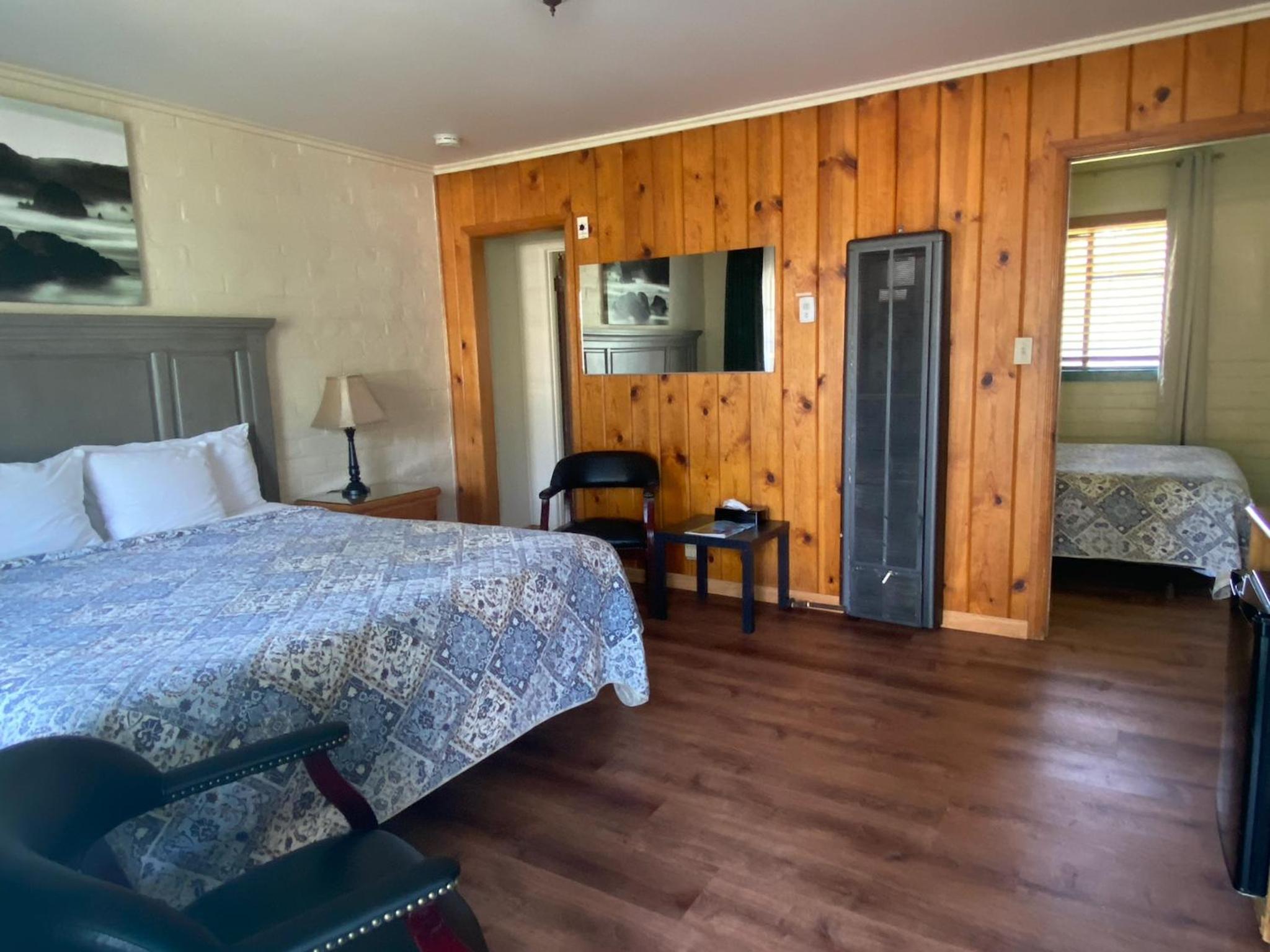 Bishop Village Motel