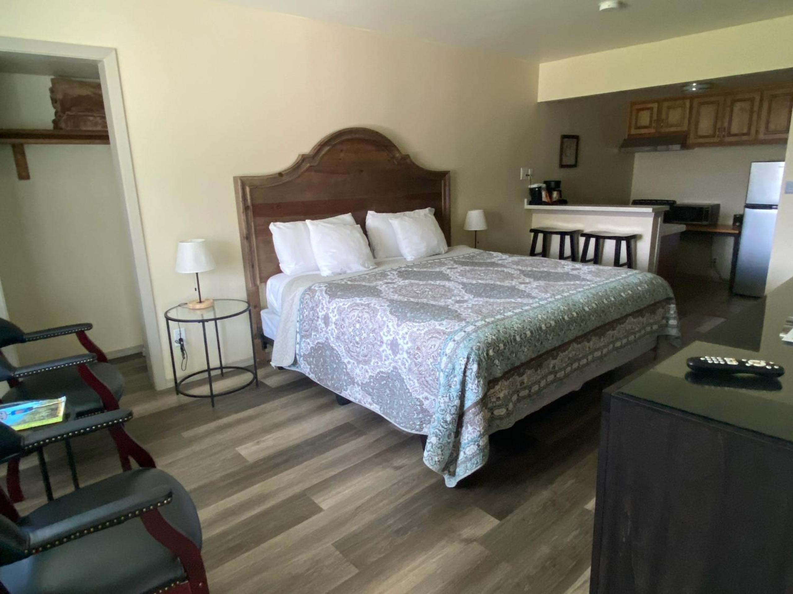 Bishop Village Motel