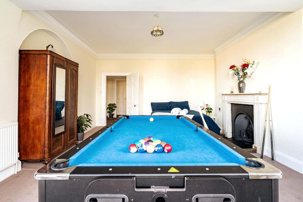 Perfect Family & Friends Home, Free Parking Security Onsite view 3