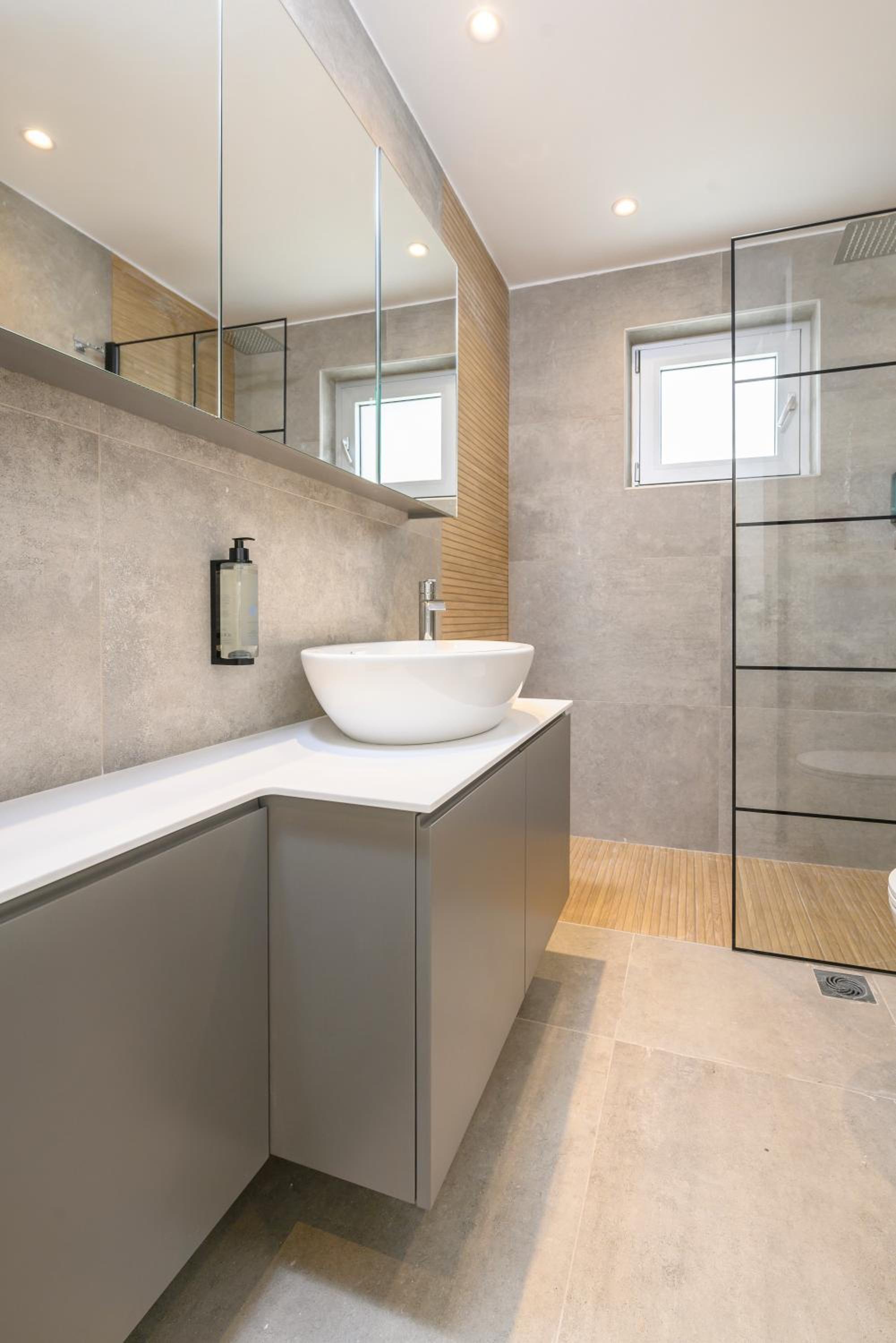 Aetherius Executive Suite 5 Min to BEACH photo 3