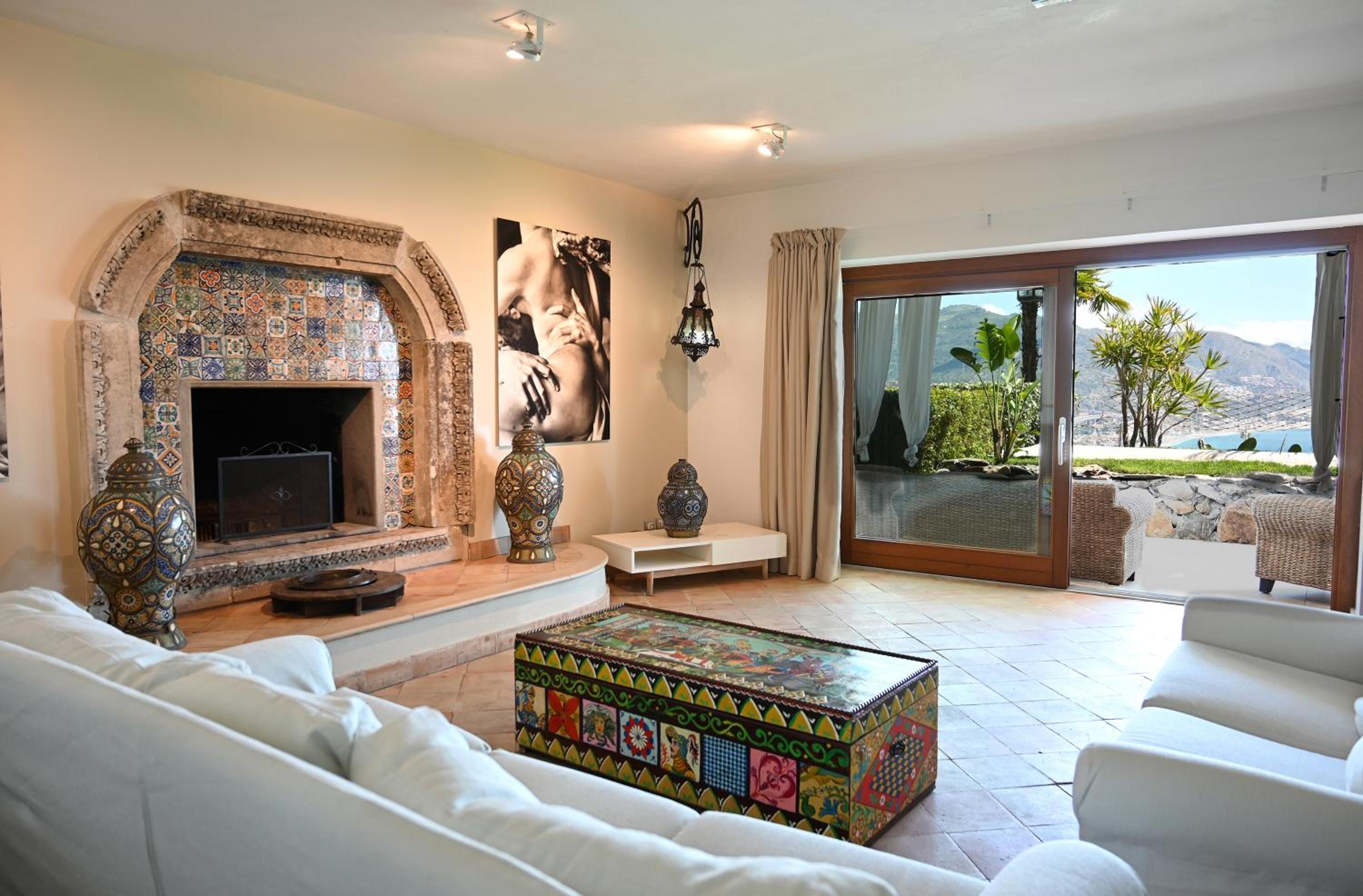 Luxury Taorum villa with spectacular sea views in Taormina