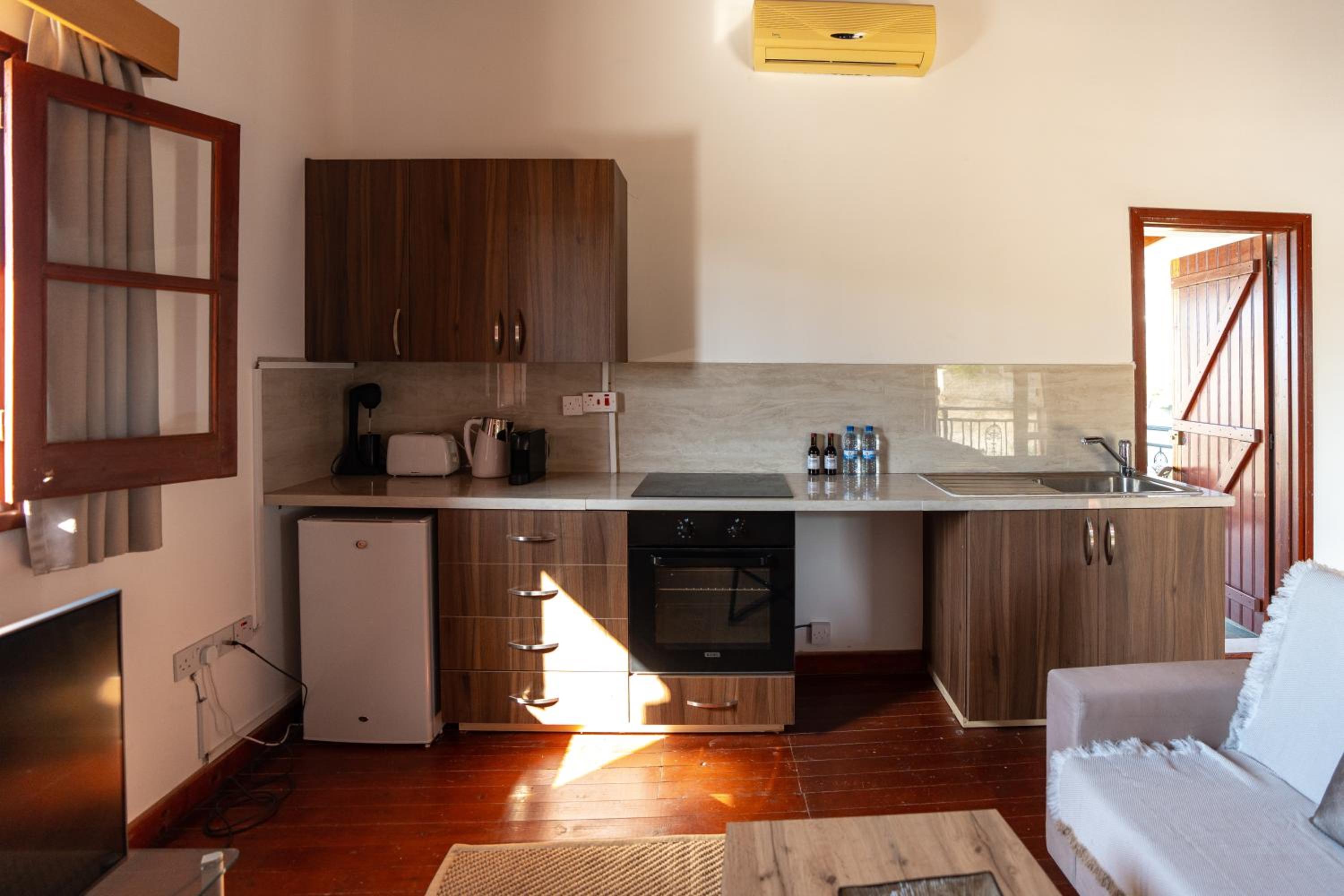 Steni Traditional Studio Apartment view 3