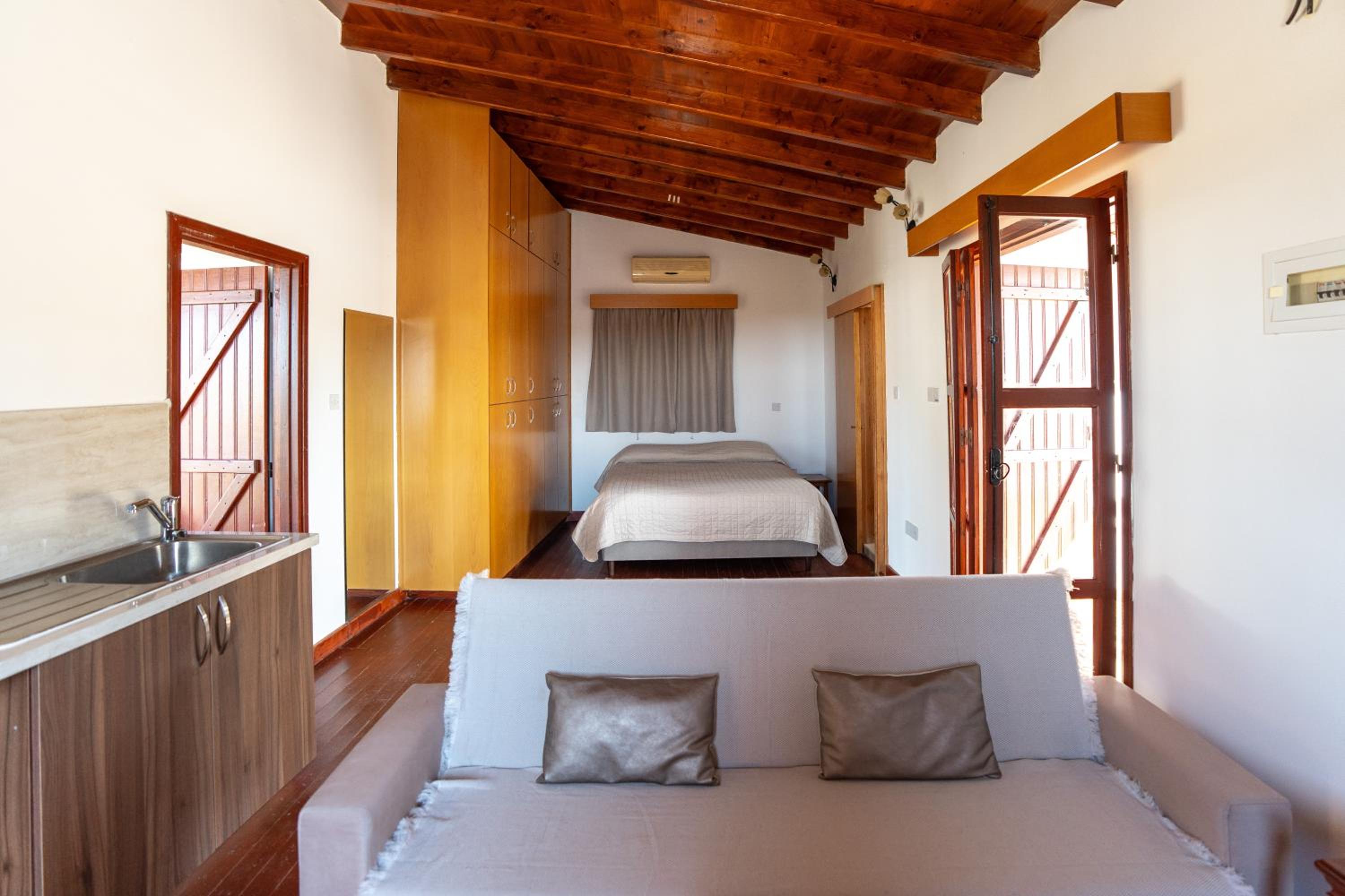 Steni Traditional Studio Apartment view 2