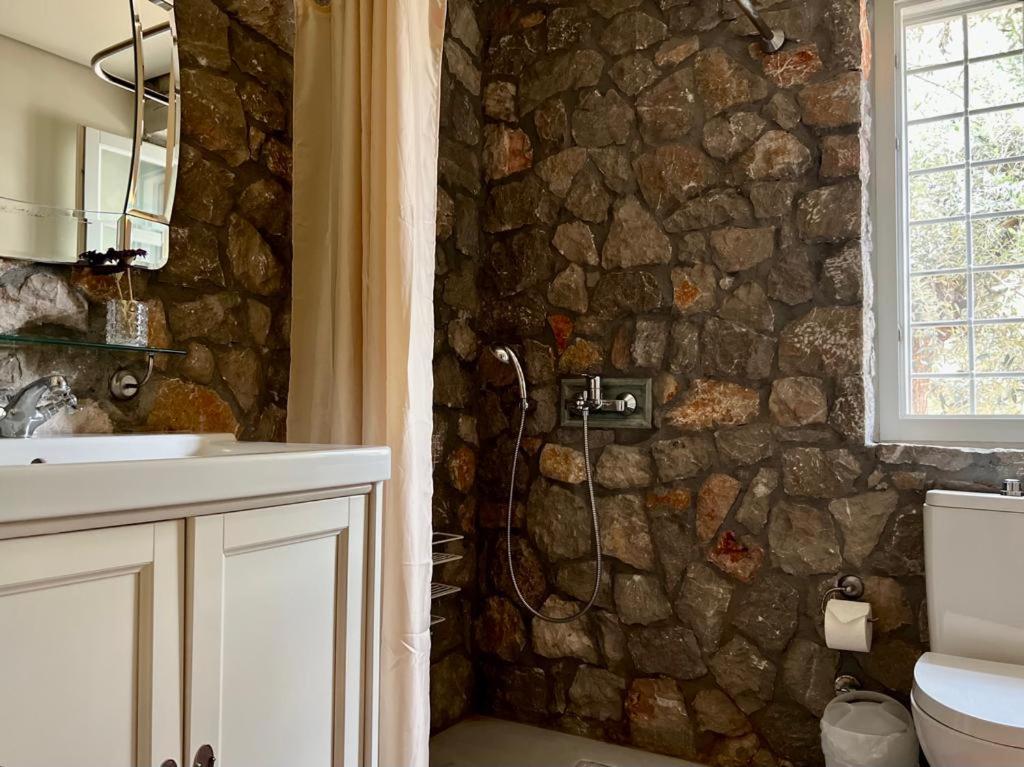 Hermione Hills Luxury Cottage by Goutos Luxury Living