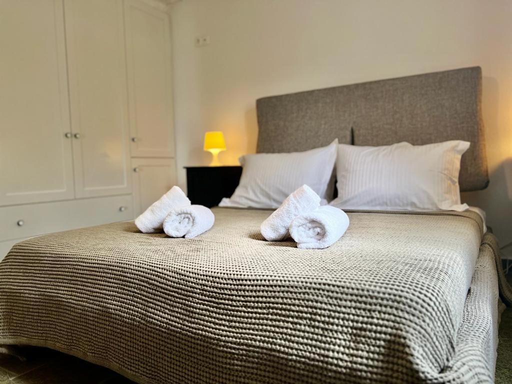 Hermione Hills Luxury Cottage by Goutos Luxury Living