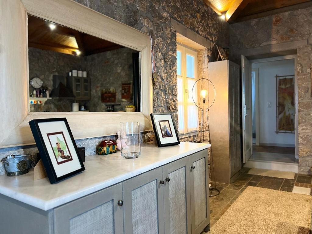 Hermione Hills Luxury Cottage by Goutos Luxury Living