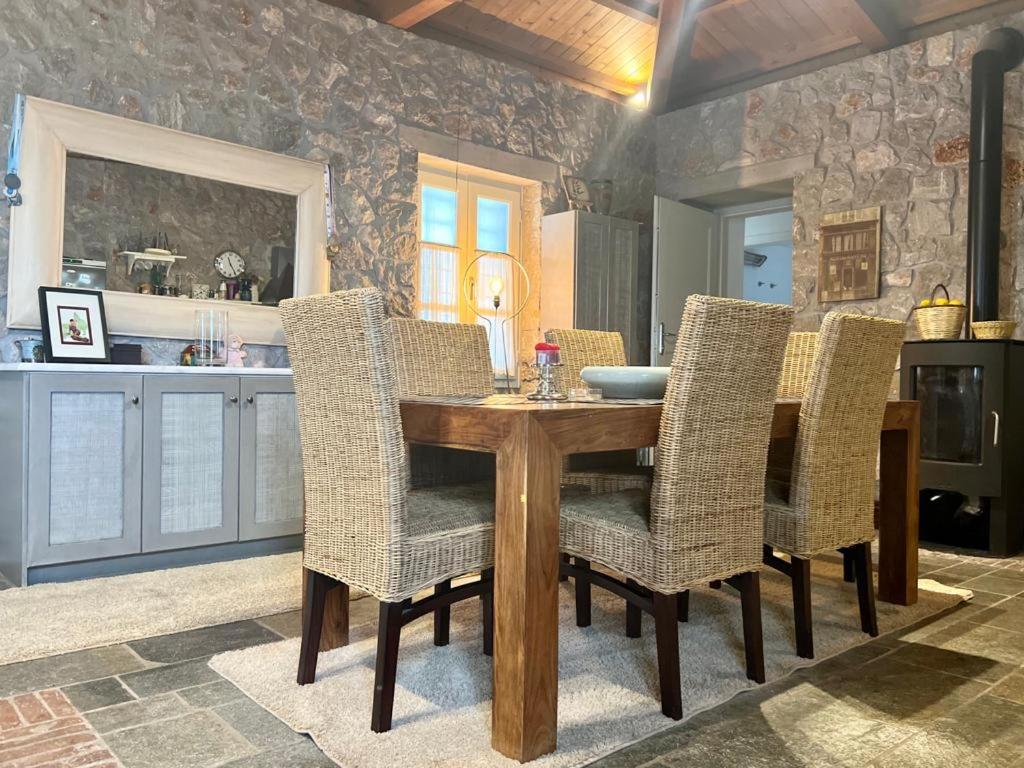 Hermione Hills Luxury Cottage by Goutos Luxury Living