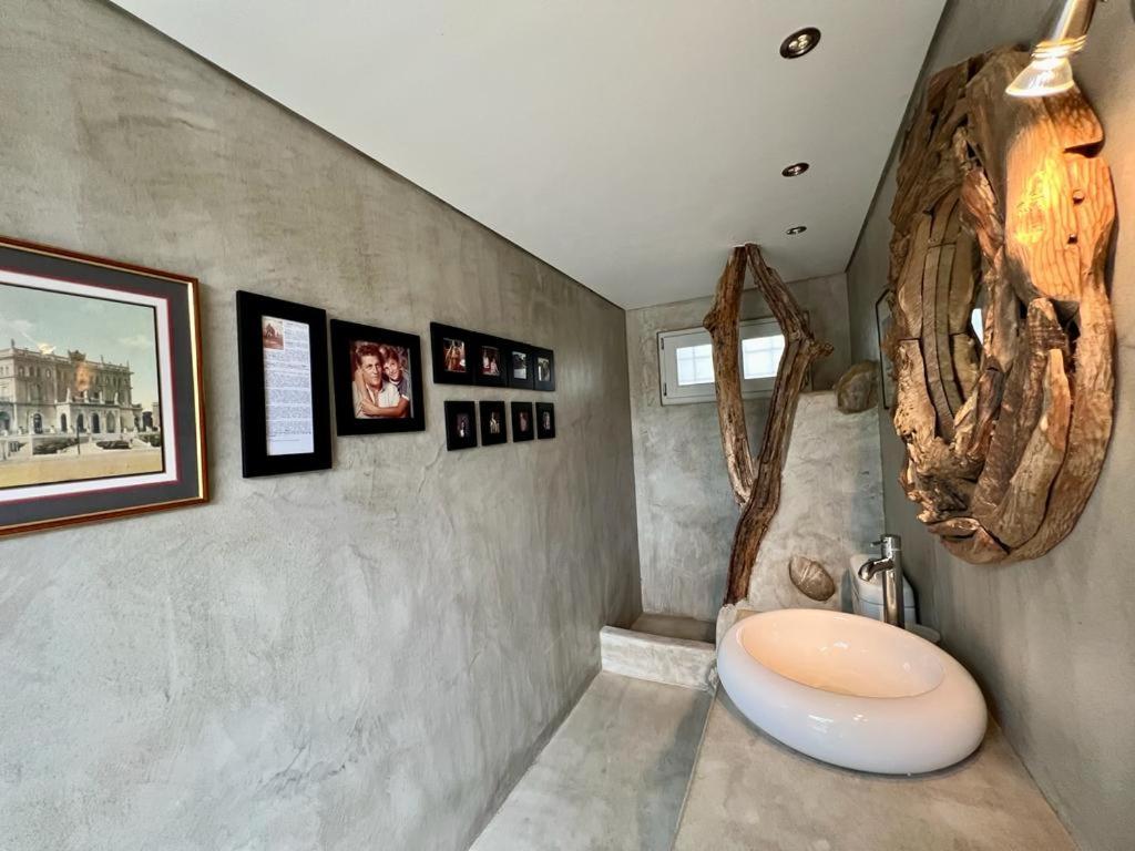 Hermione Hills Luxury Cottage by Goutos Luxury Living