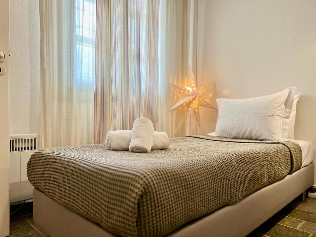 Hermione Hills Luxury Cottage by Goutos Luxury Living