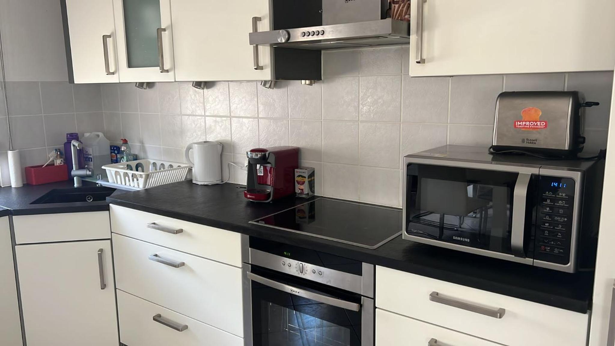 Large Room in Schuttrange Free Parking 10mins to Airport Excellent Customer Services