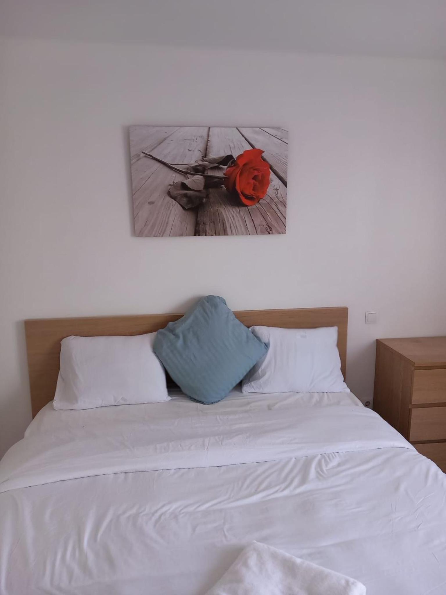 Large Room in Schuttrange Free Parking 10mins to Airport Excellent Customer Services