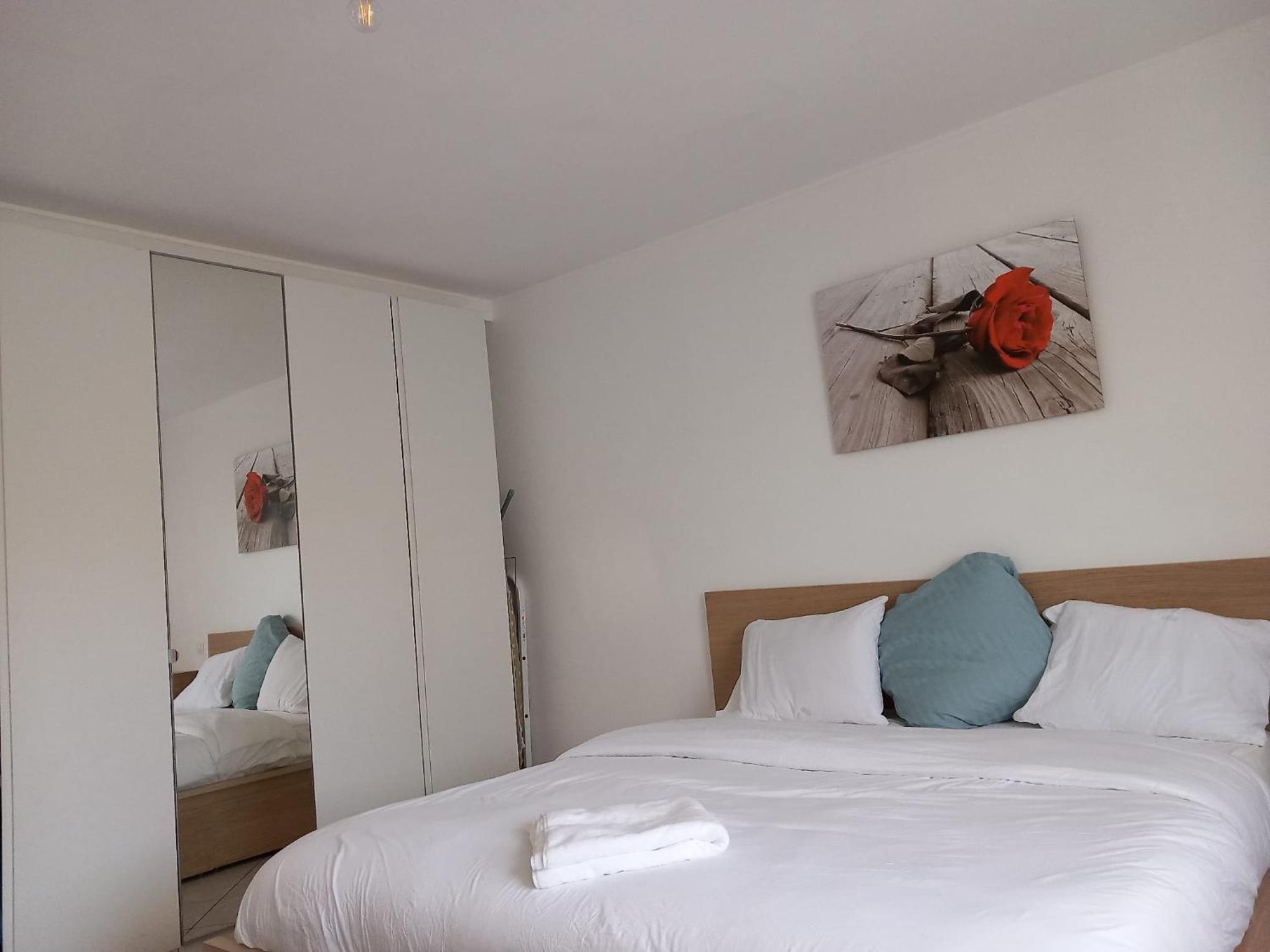 Large Room in Schuttrange Free Parking 10mins to Airport Excellent Customer Services