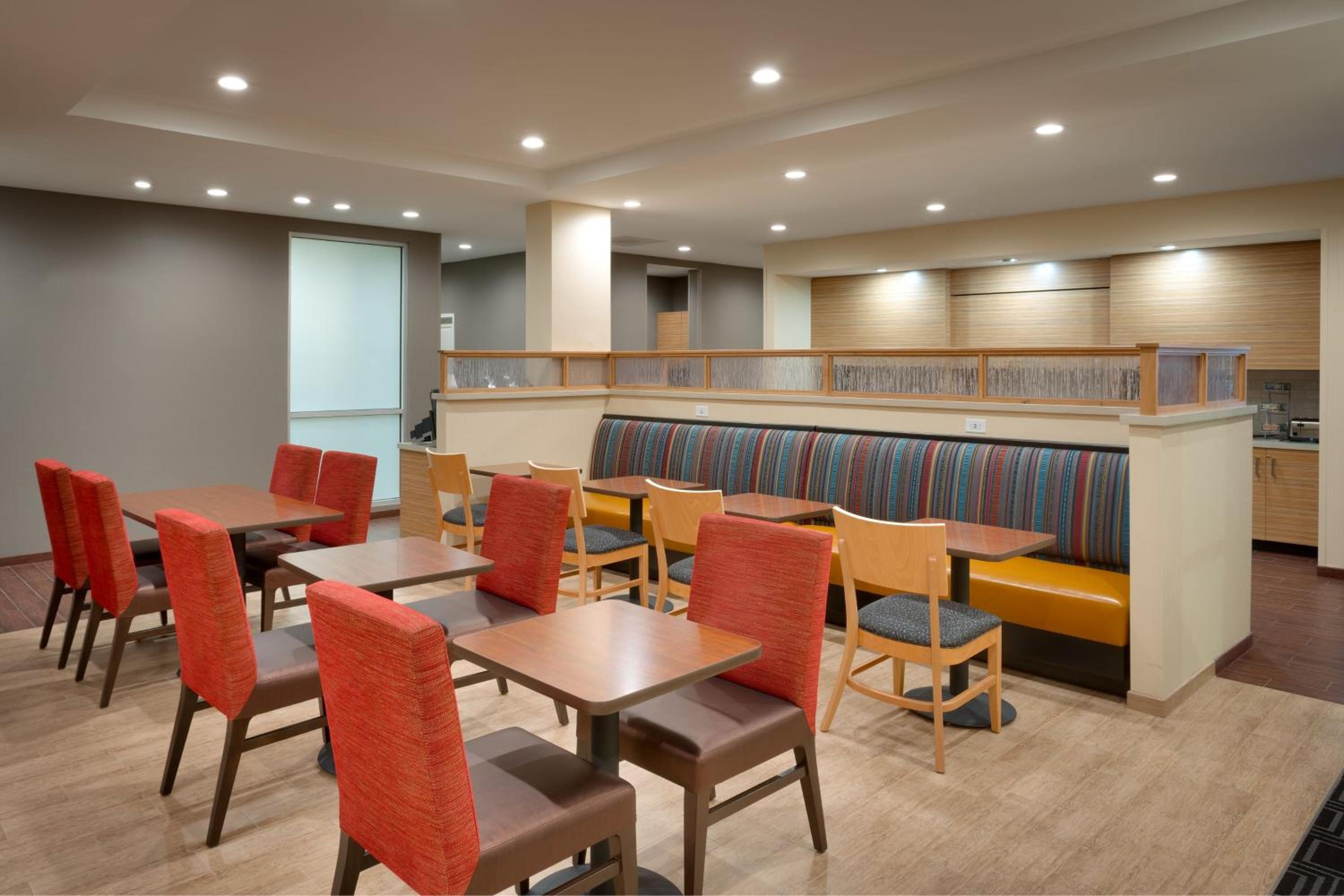 Clovis Vacations - TownePlace Suites by Marriott Clovis - Property Image 6